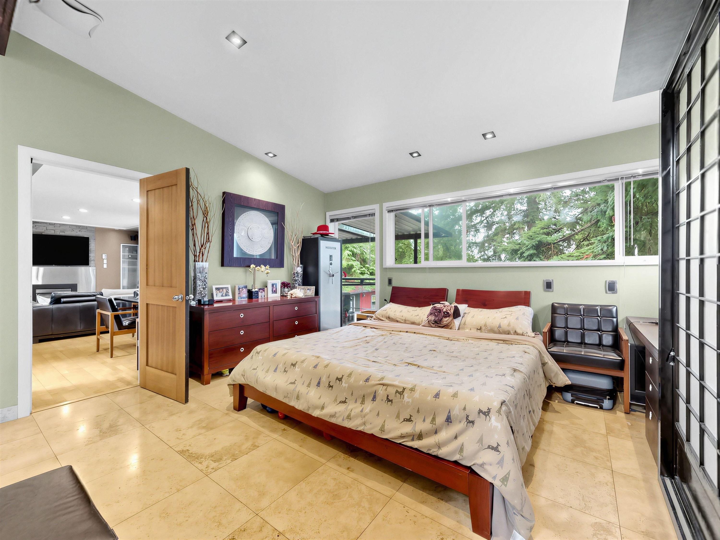 712 Shaw Avenue, Coquitlam, BC - Indoor Photo Showing Bedroom
