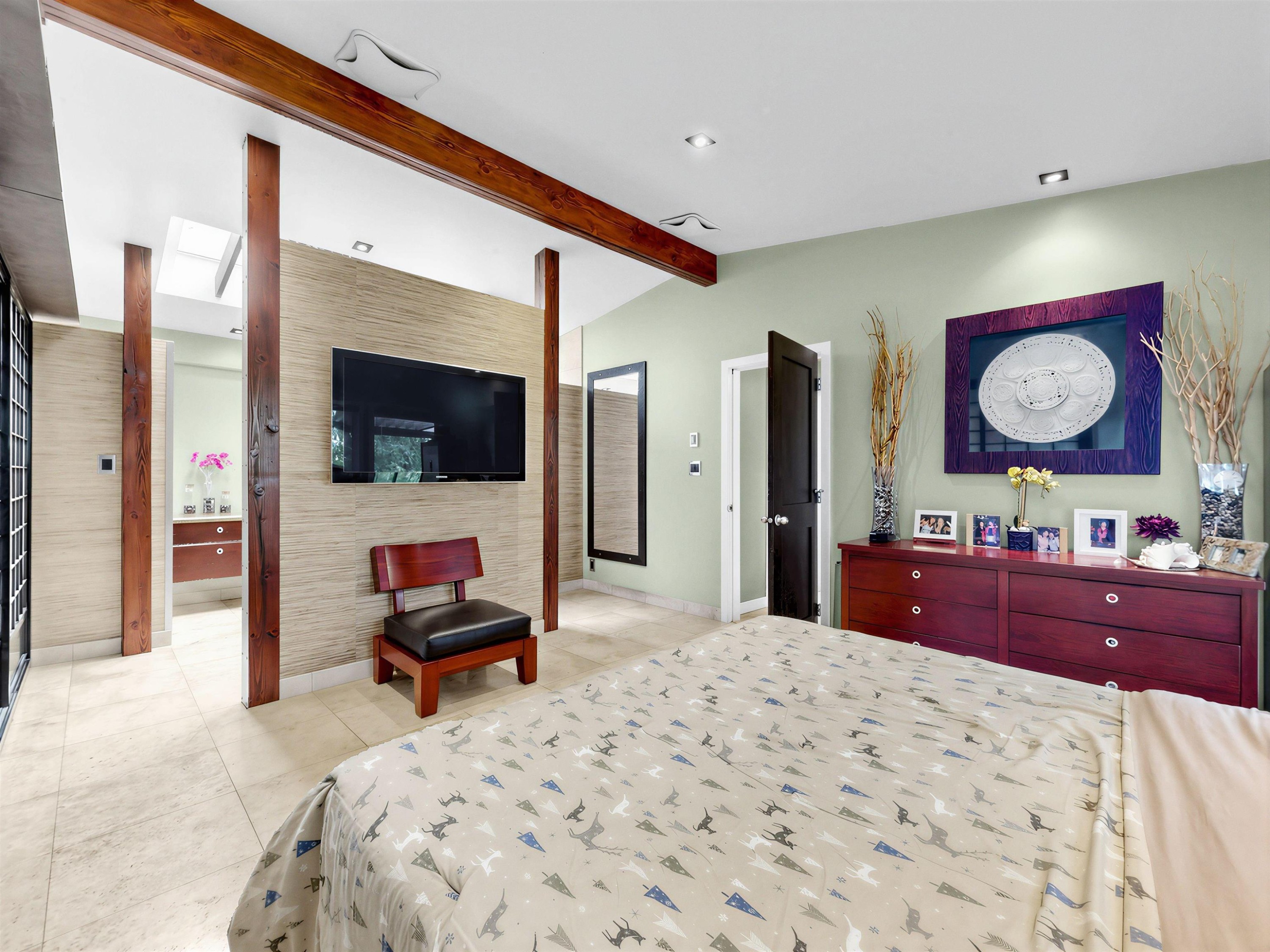 712 Shaw Avenue, Coquitlam, BC - Indoor Photo Showing Bedroom