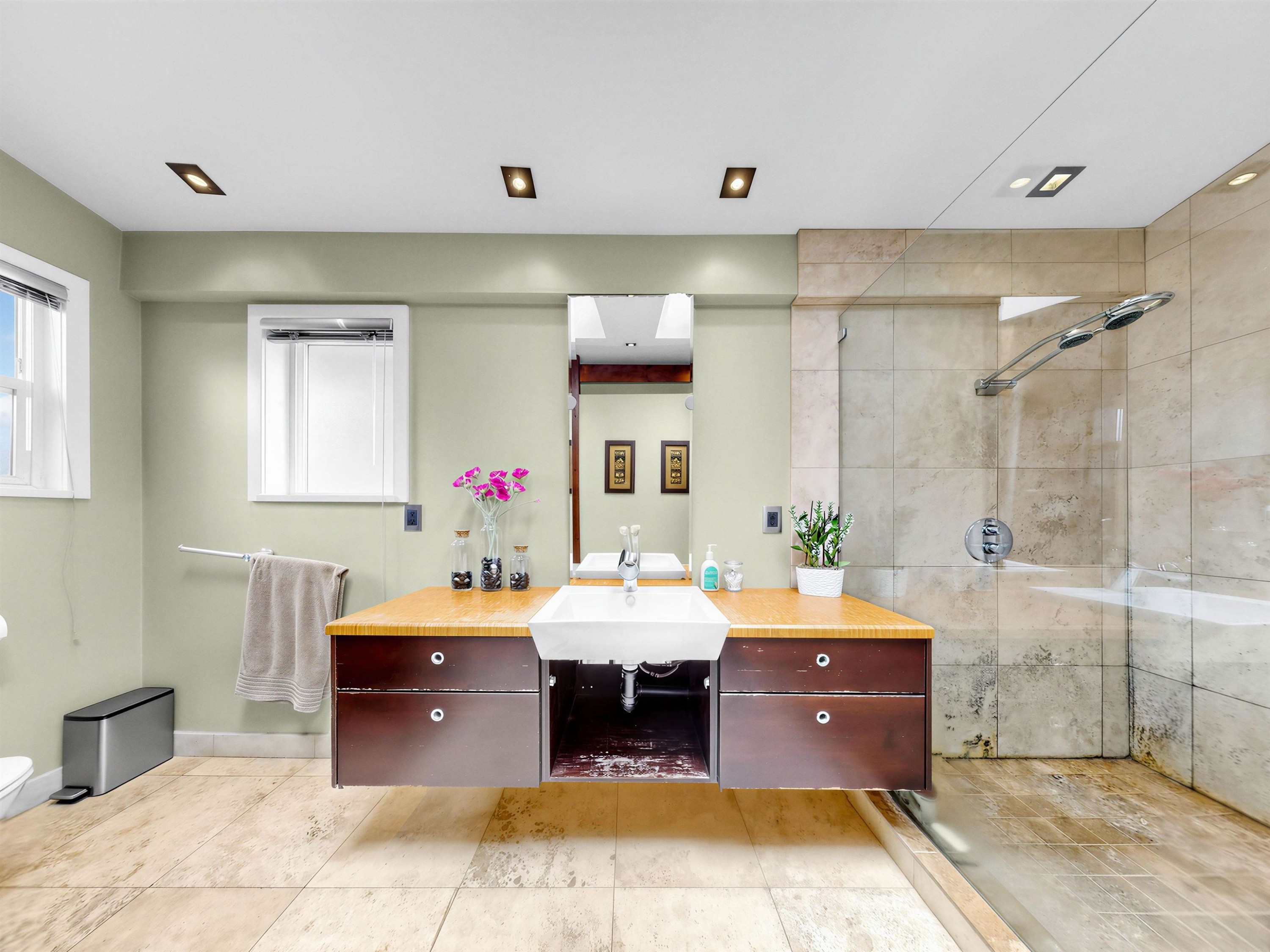 712 Shaw Avenue, Coquitlam, BC - Indoor Photo Showing Bathroom