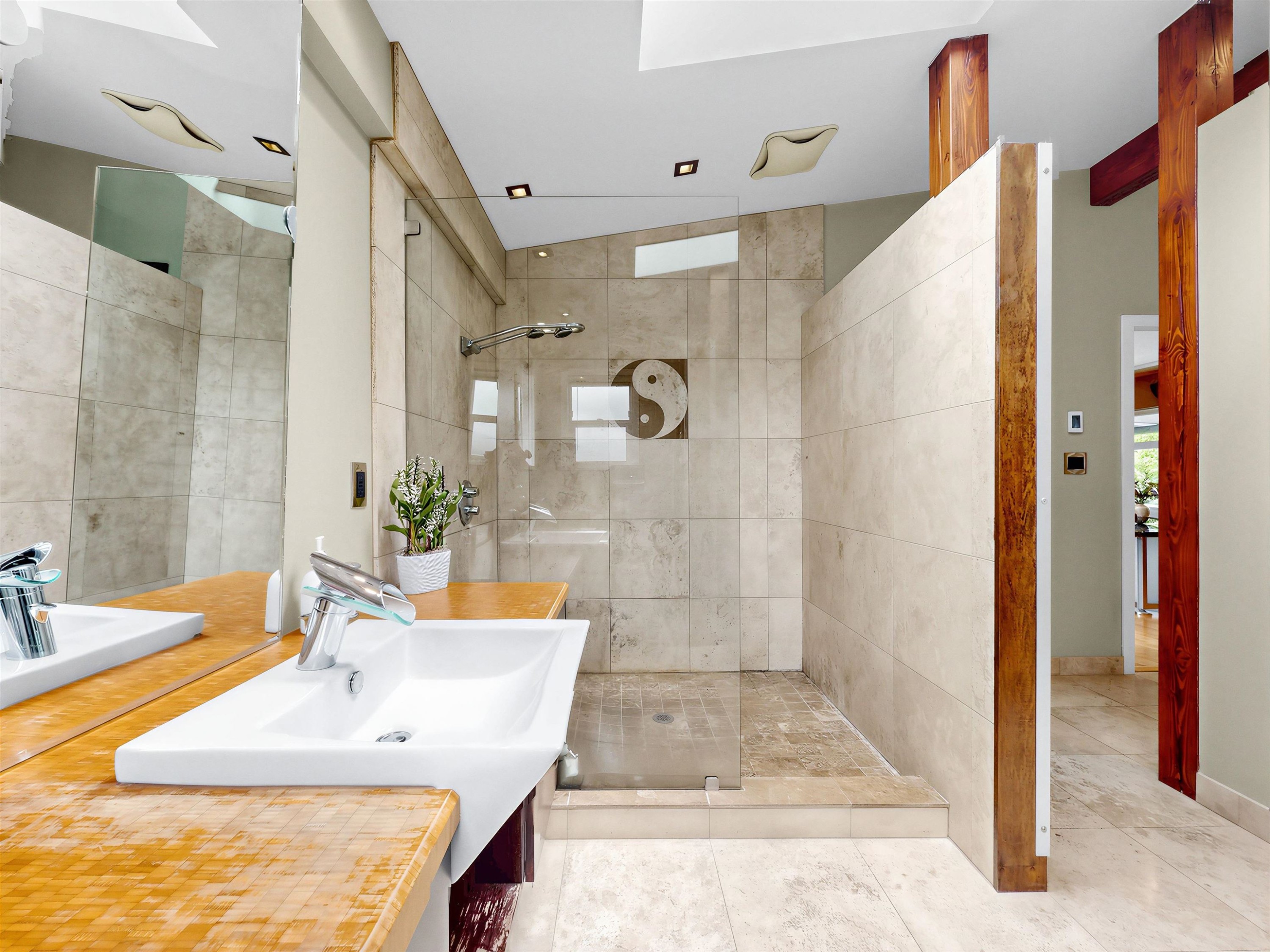 712 Shaw Avenue, Coquitlam, BC - Indoor Photo Showing Bathroom