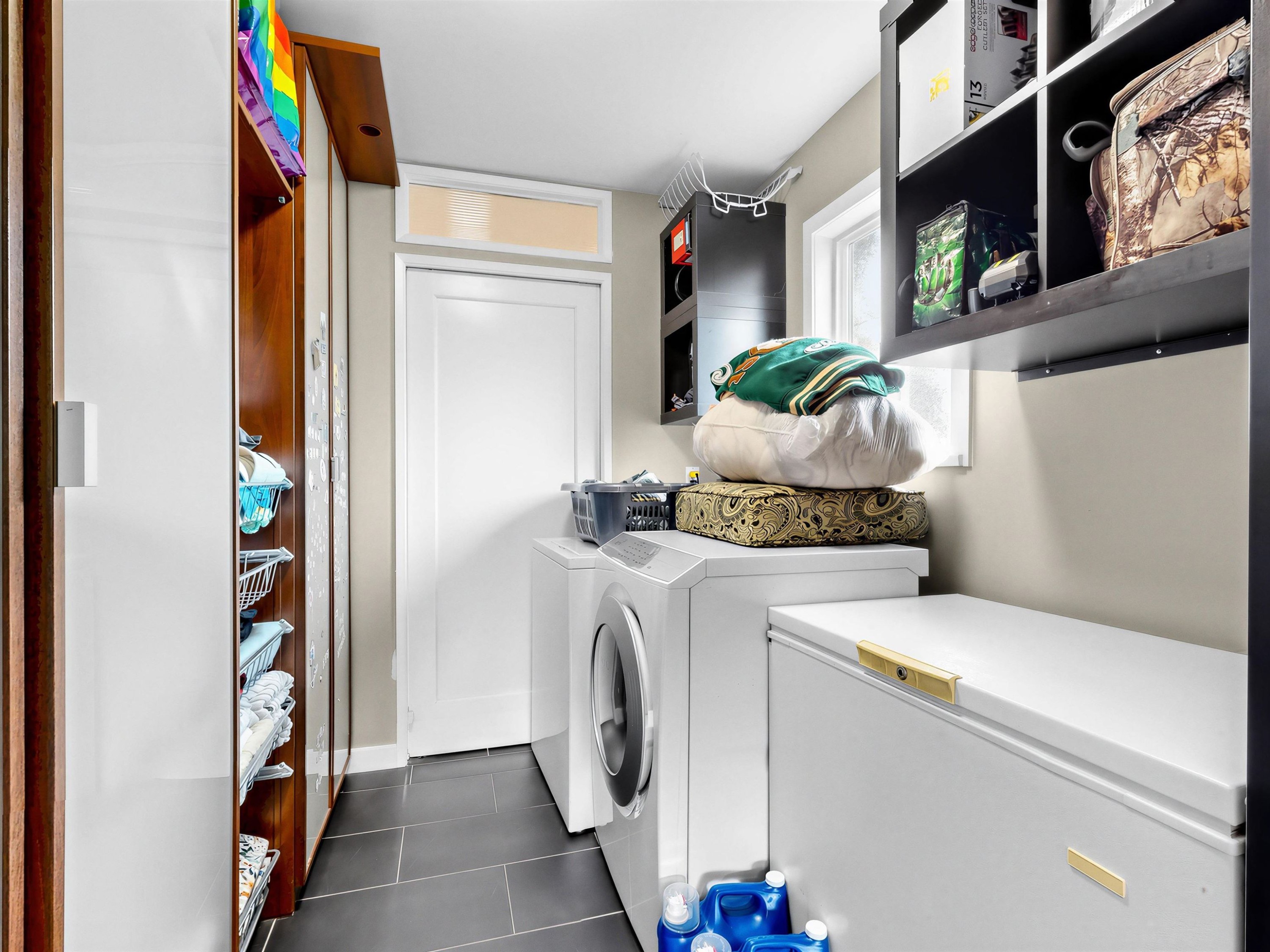 712 Shaw Avenue, Coquitlam, BC - Indoor Photo Showing Laundry Room