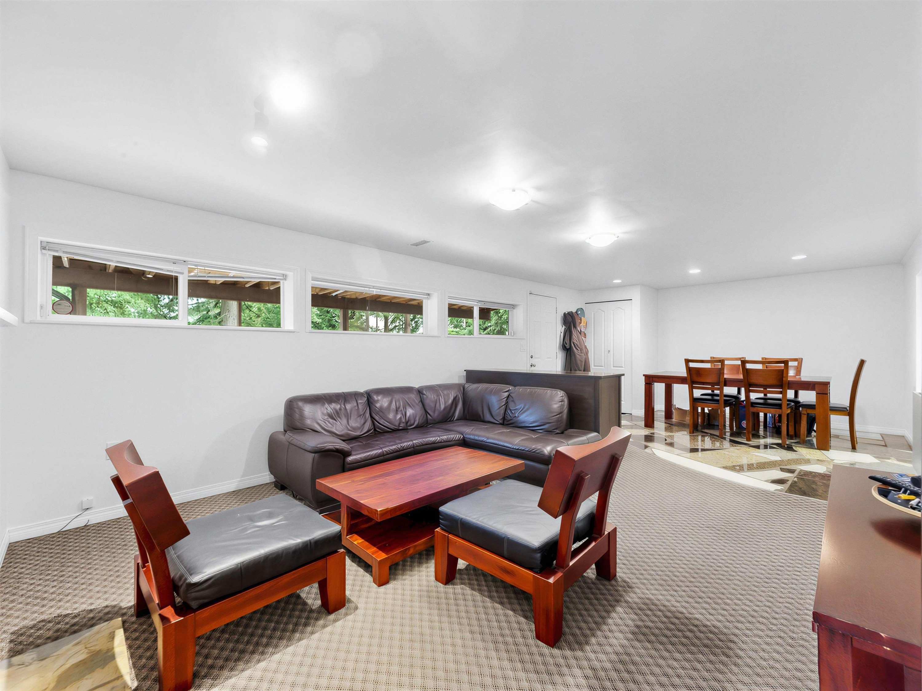 712 Shaw Avenue, Coquitlam, BC - Indoor Photo Showing Living Room