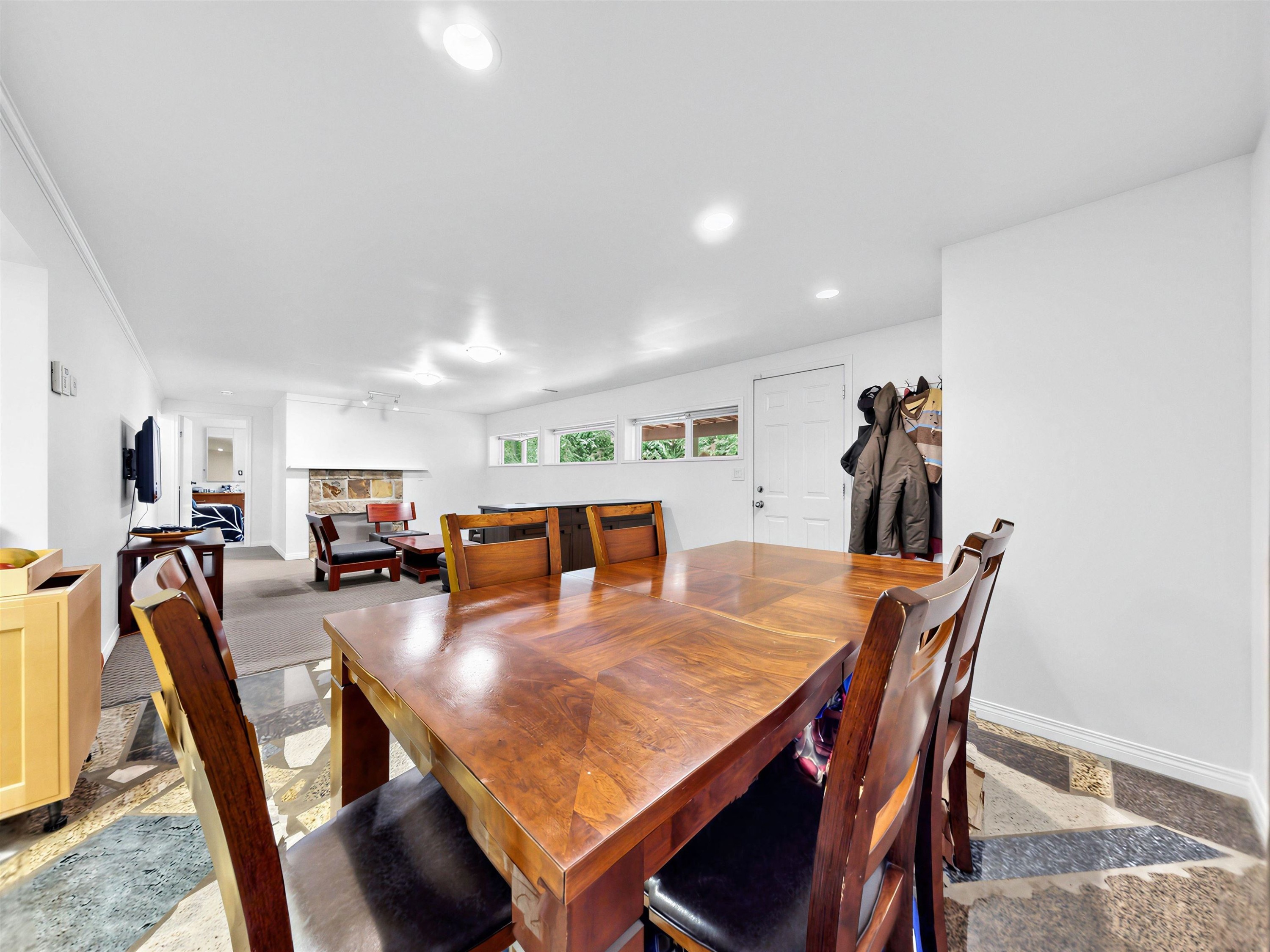 712 Shaw Avenue, Coquitlam, BC - Indoor Photo Showing Dining Room