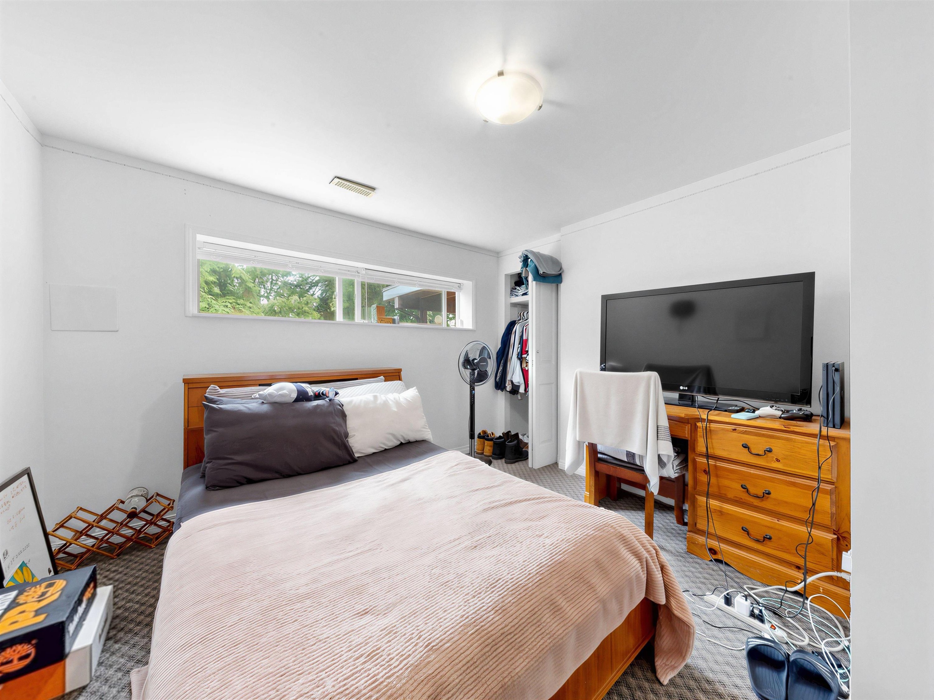 712 Shaw Avenue, Coquitlam, BC - Indoor Photo Showing Bedroom
