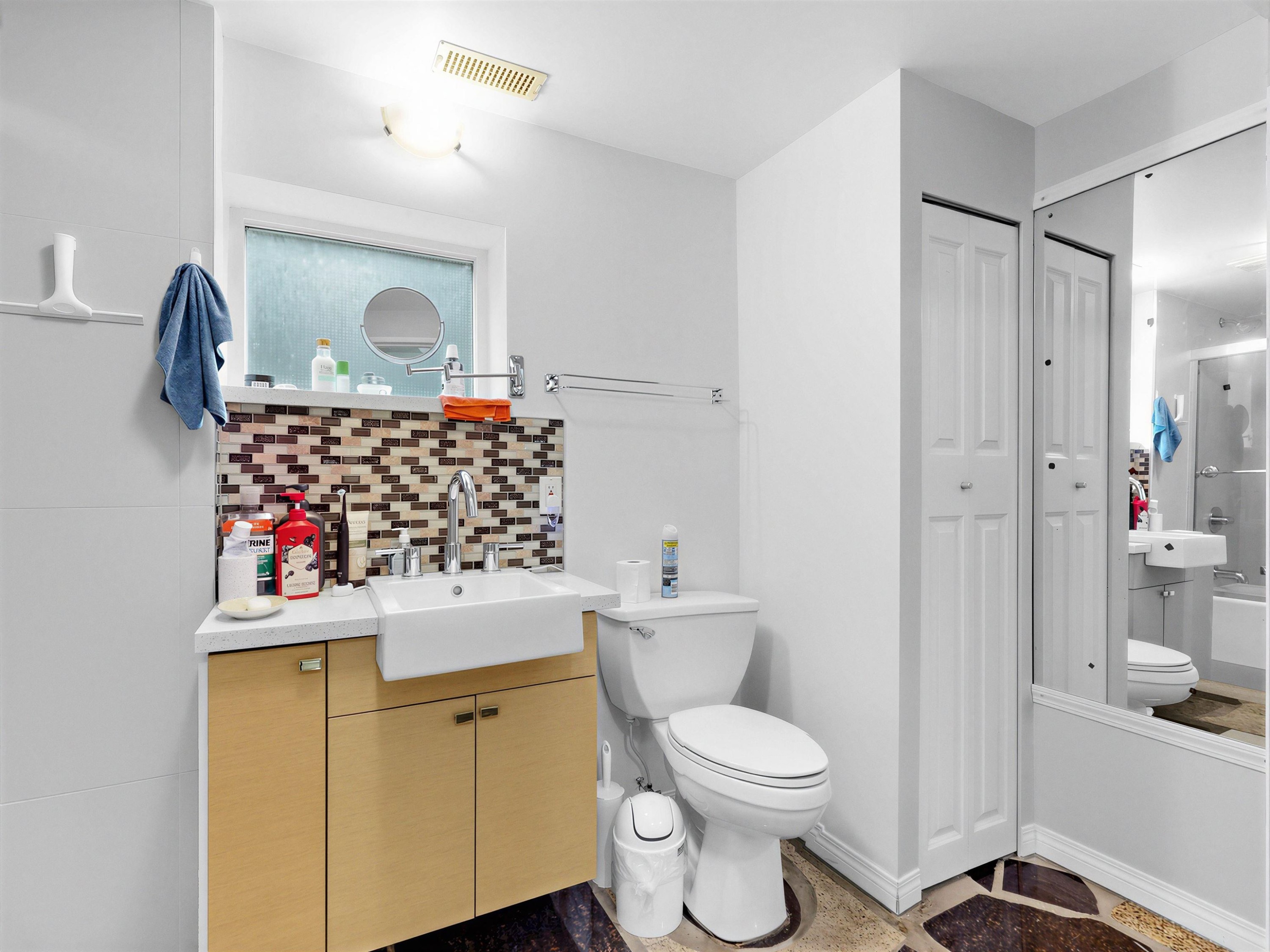 712 Shaw Avenue, Coquitlam, BC - Indoor Photo Showing Bathroom