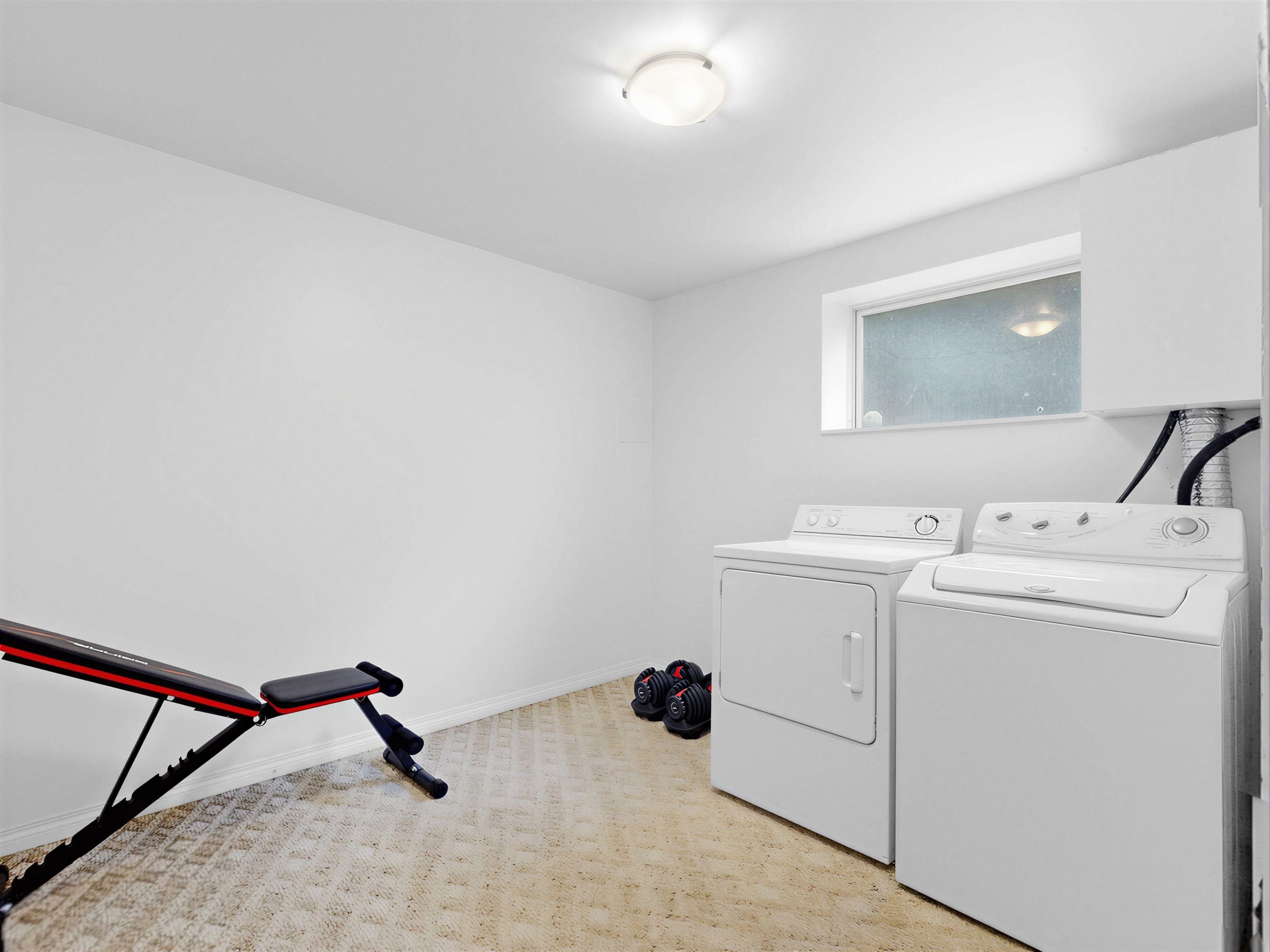 712 Shaw Avenue, Coquitlam, BC - Indoor Photo Showing Laundry Room