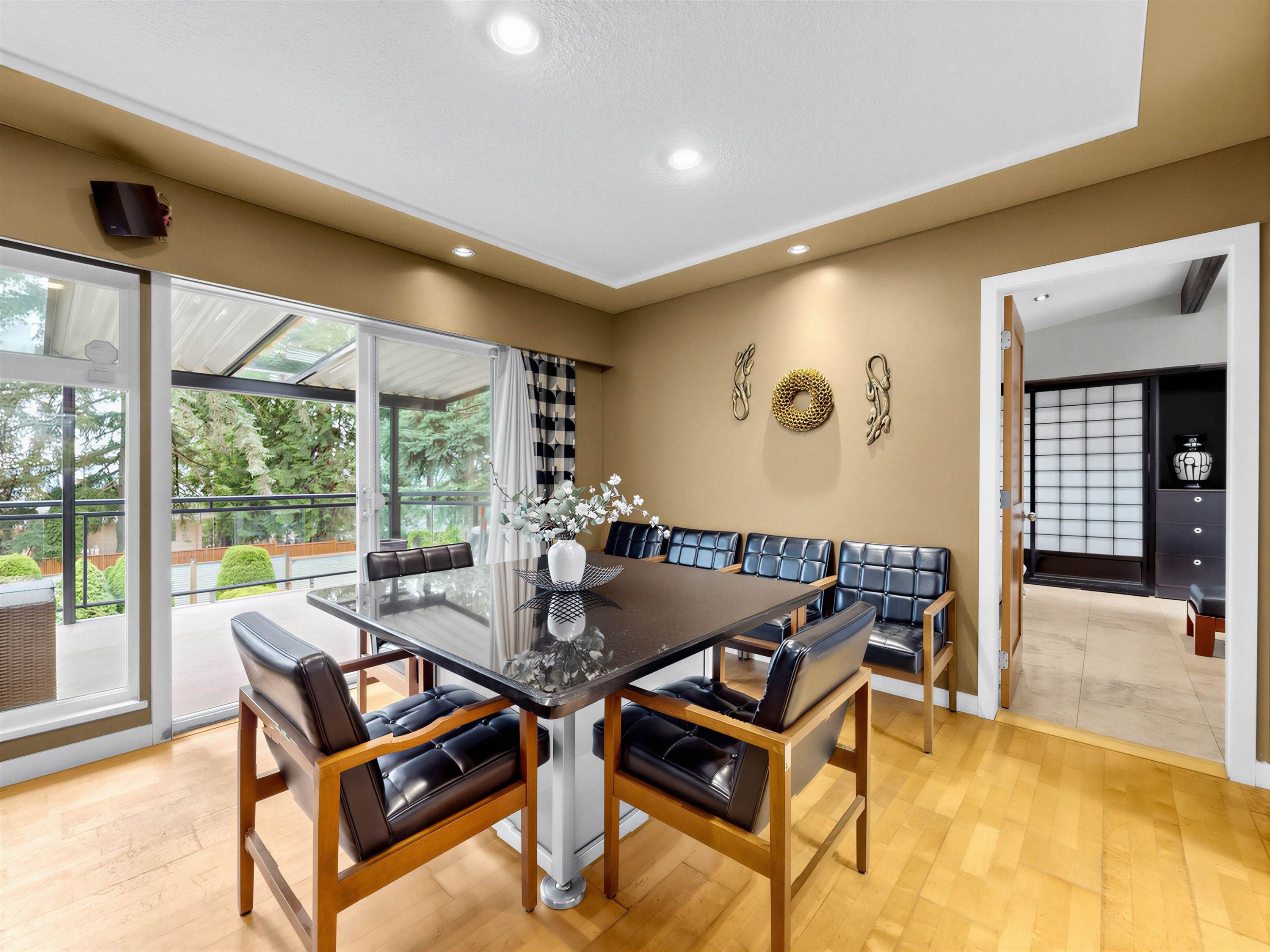 712 Shaw Avenue, Coquitlam, BC - Indoor Photo Showing Dining Room