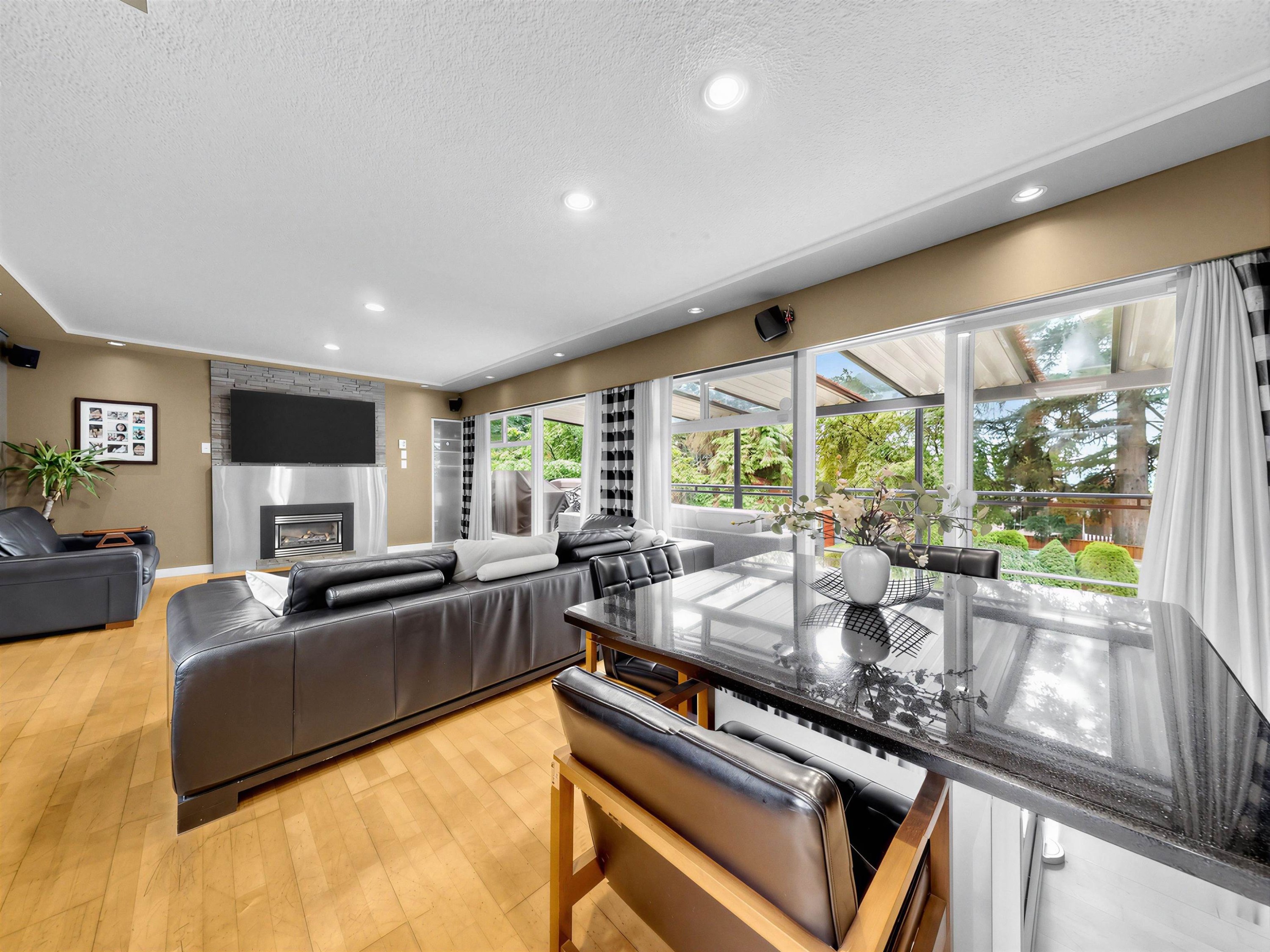 712 Shaw Avenue, Coquitlam, BC - Indoor With Fireplace