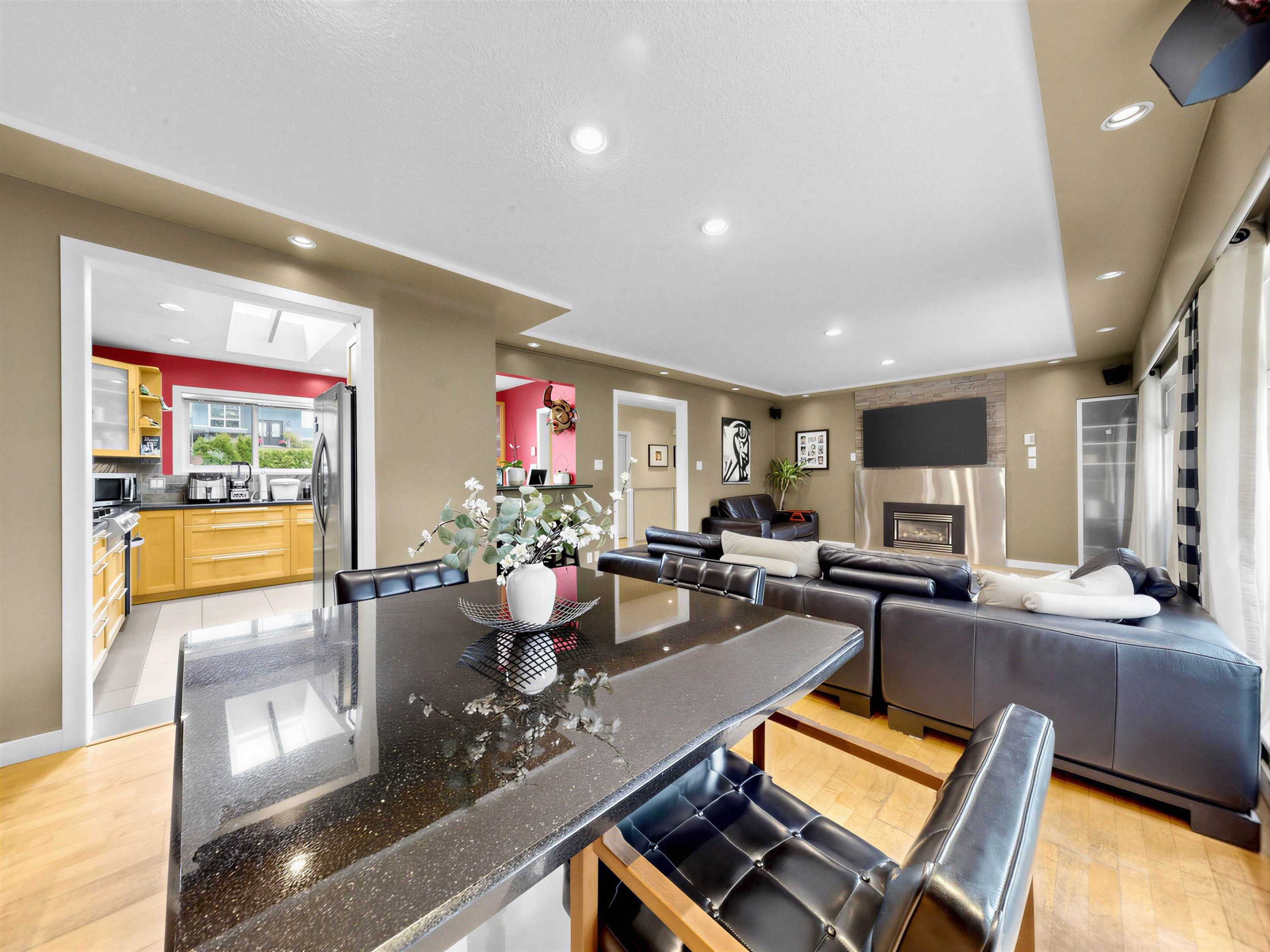 712 Shaw Avenue, Coquitlam, BC - Indoor With Fireplace