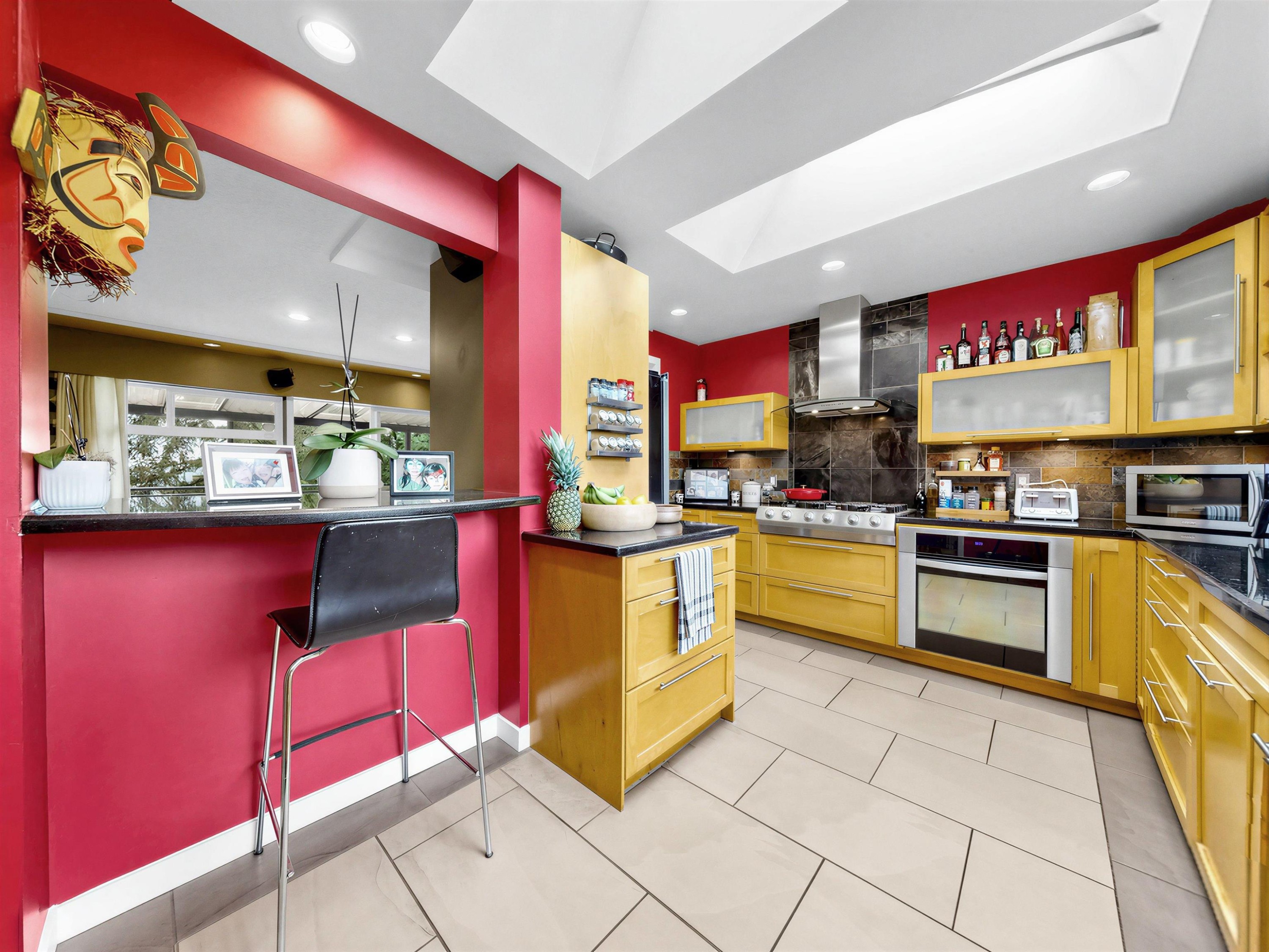 712 Shaw Avenue, Coquitlam, BC - Indoor Photo Showing Kitchen