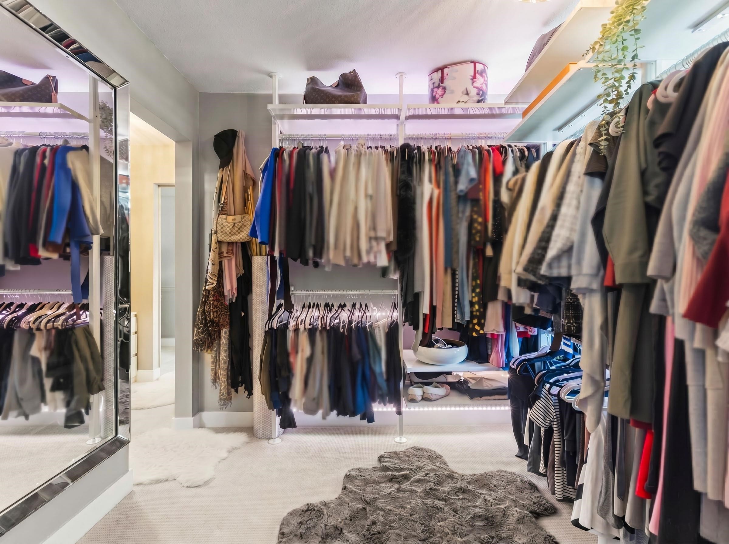 9291 Boyd Court, Richmond, BC - Indoor With Storage
