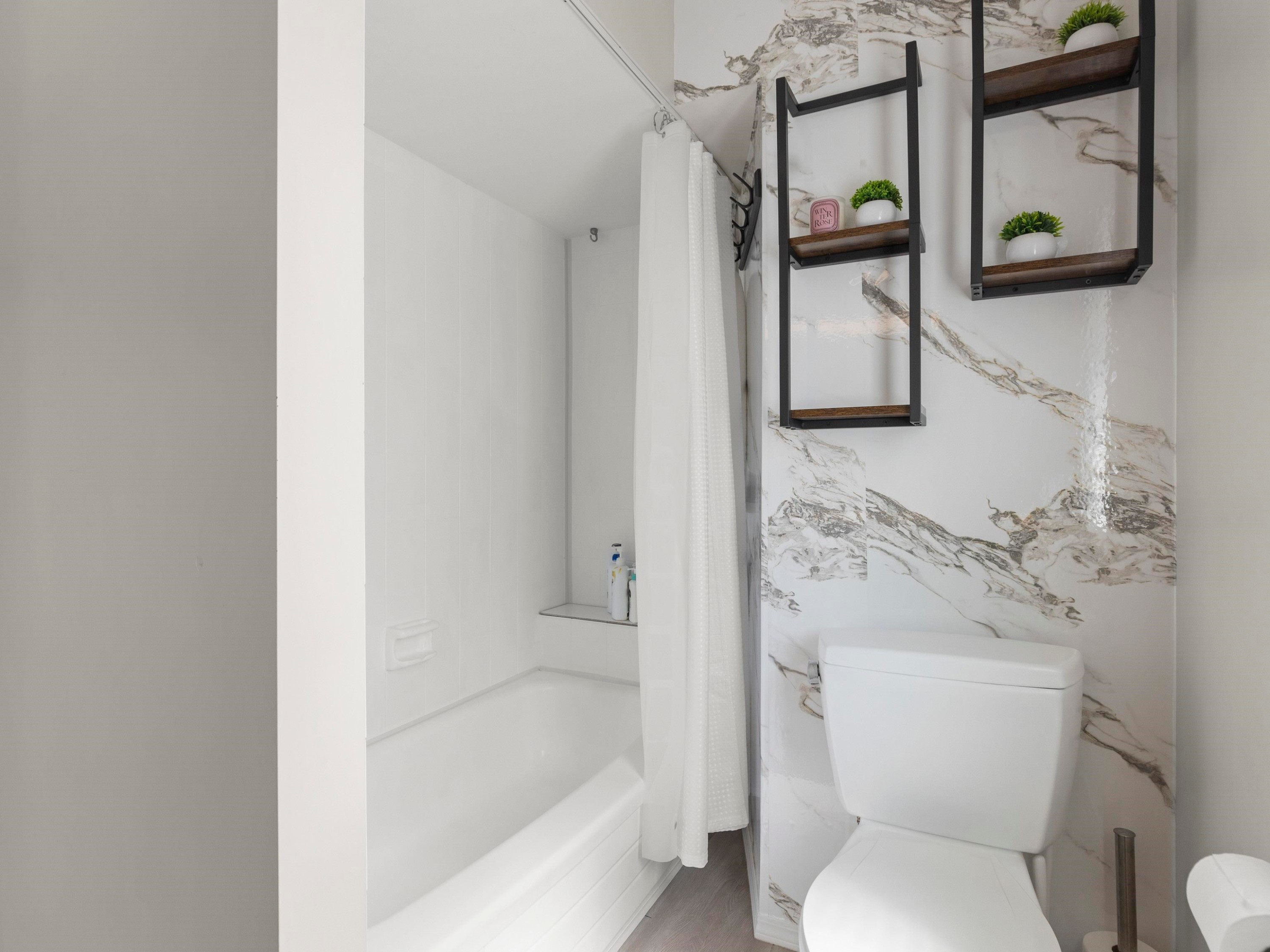 9291 Boyd Court, Richmond, BC - Indoor Photo Showing Bathroom