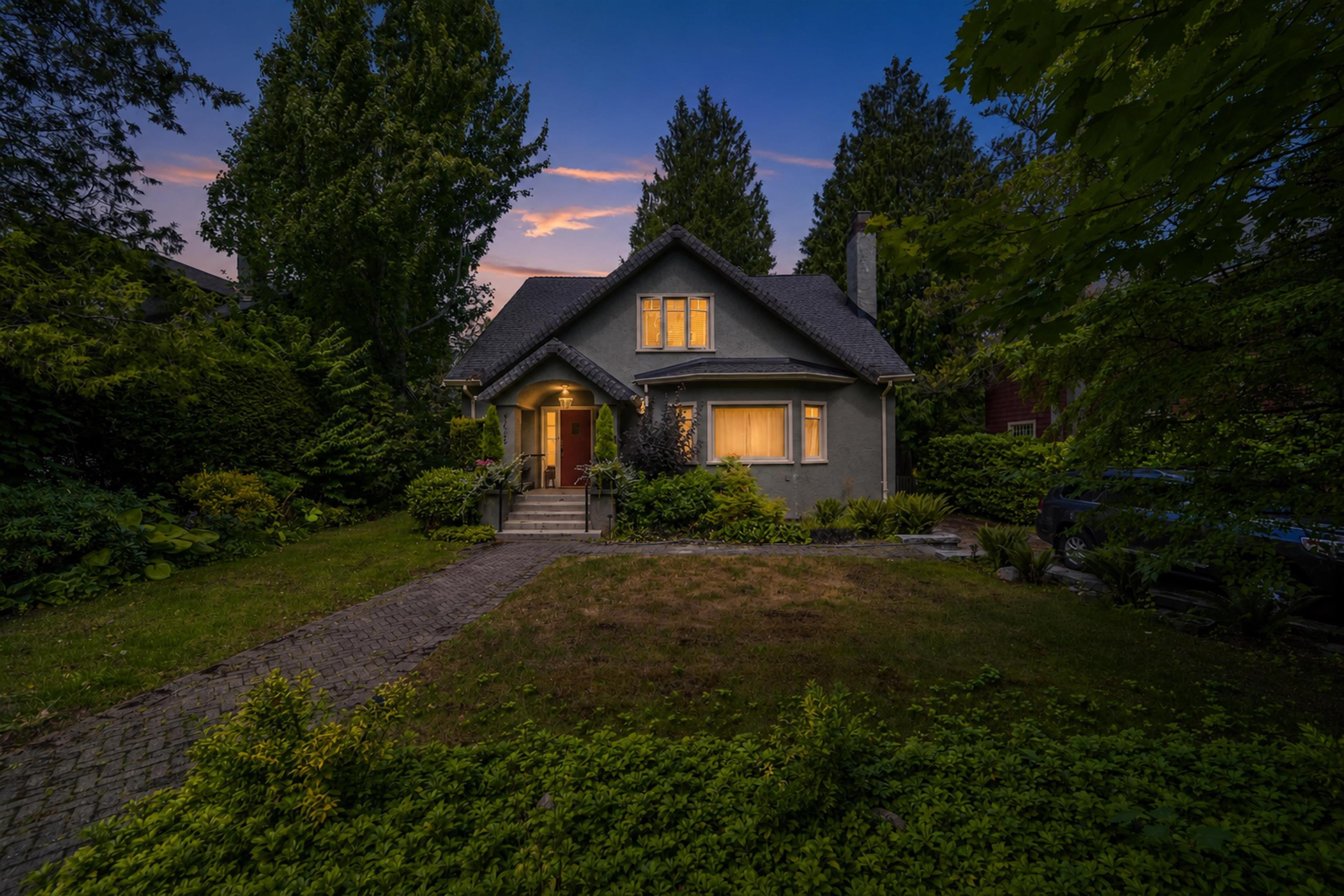 4655 6Th Avenue W, Vancouver, BC - Outdoor With Facade