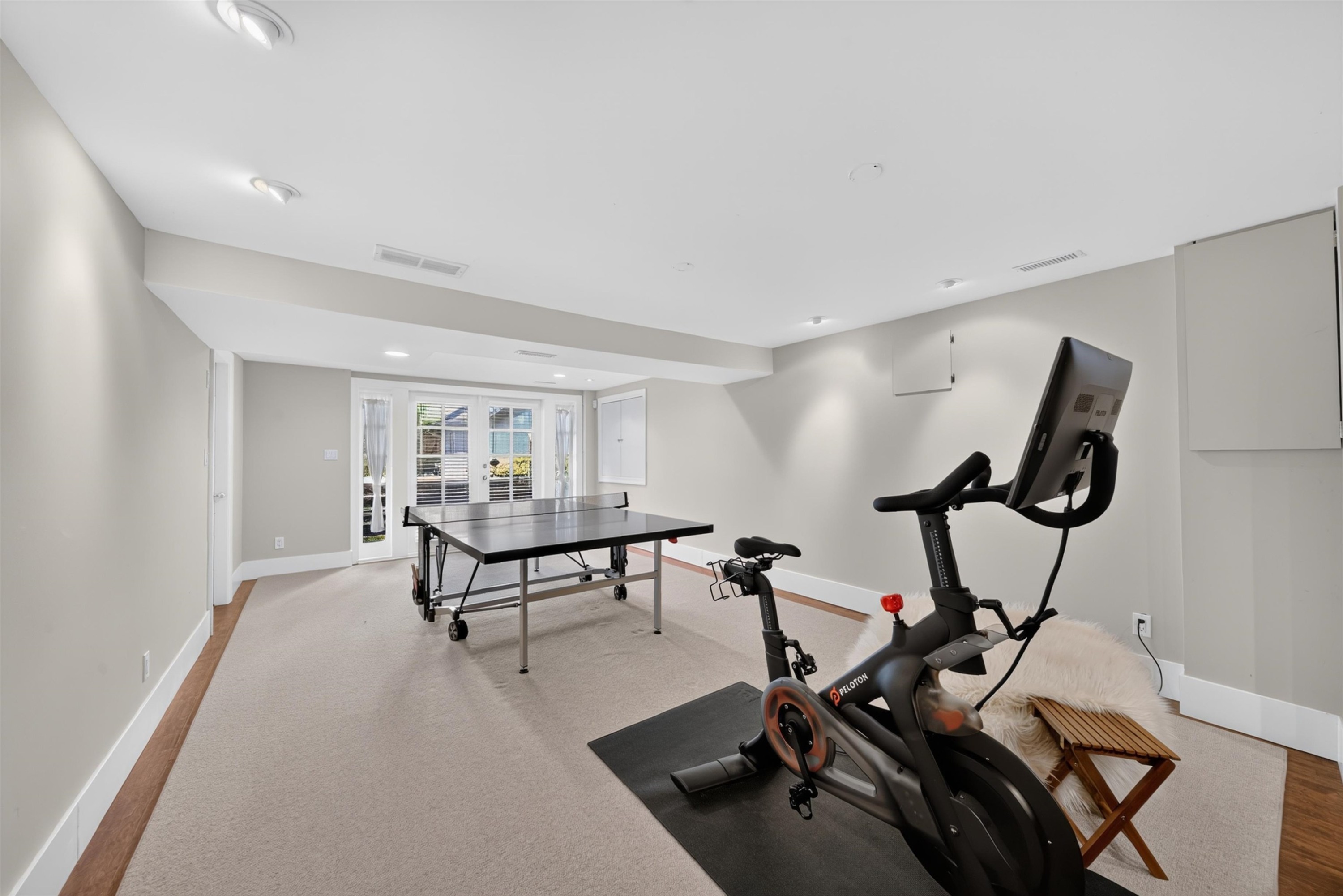 4655 6Th Avenue W, Vancouver, BC - Indoor Photo Showing Gym Room