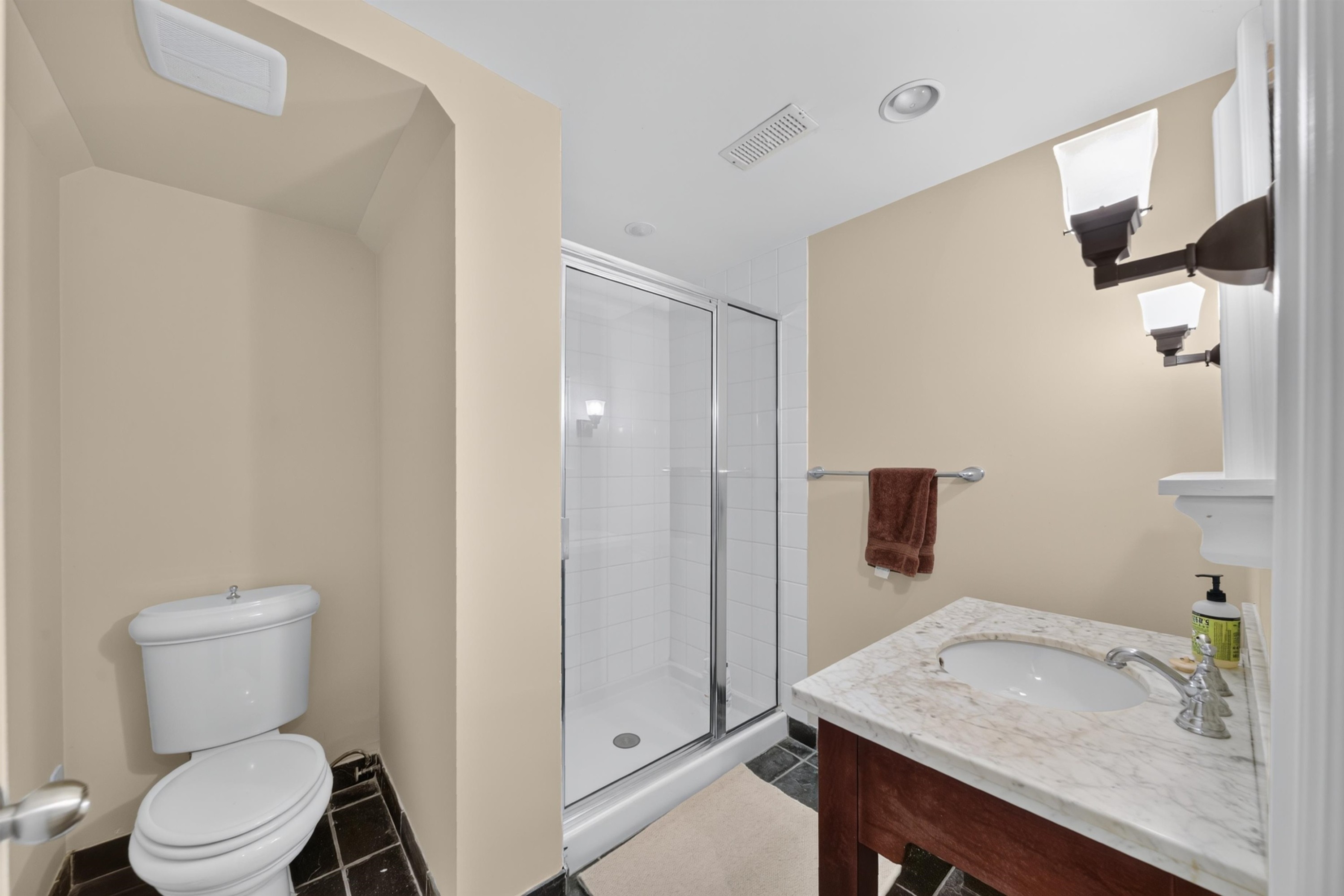 4655 6Th Avenue W, Vancouver, BC - Indoor Photo Showing Bathroom