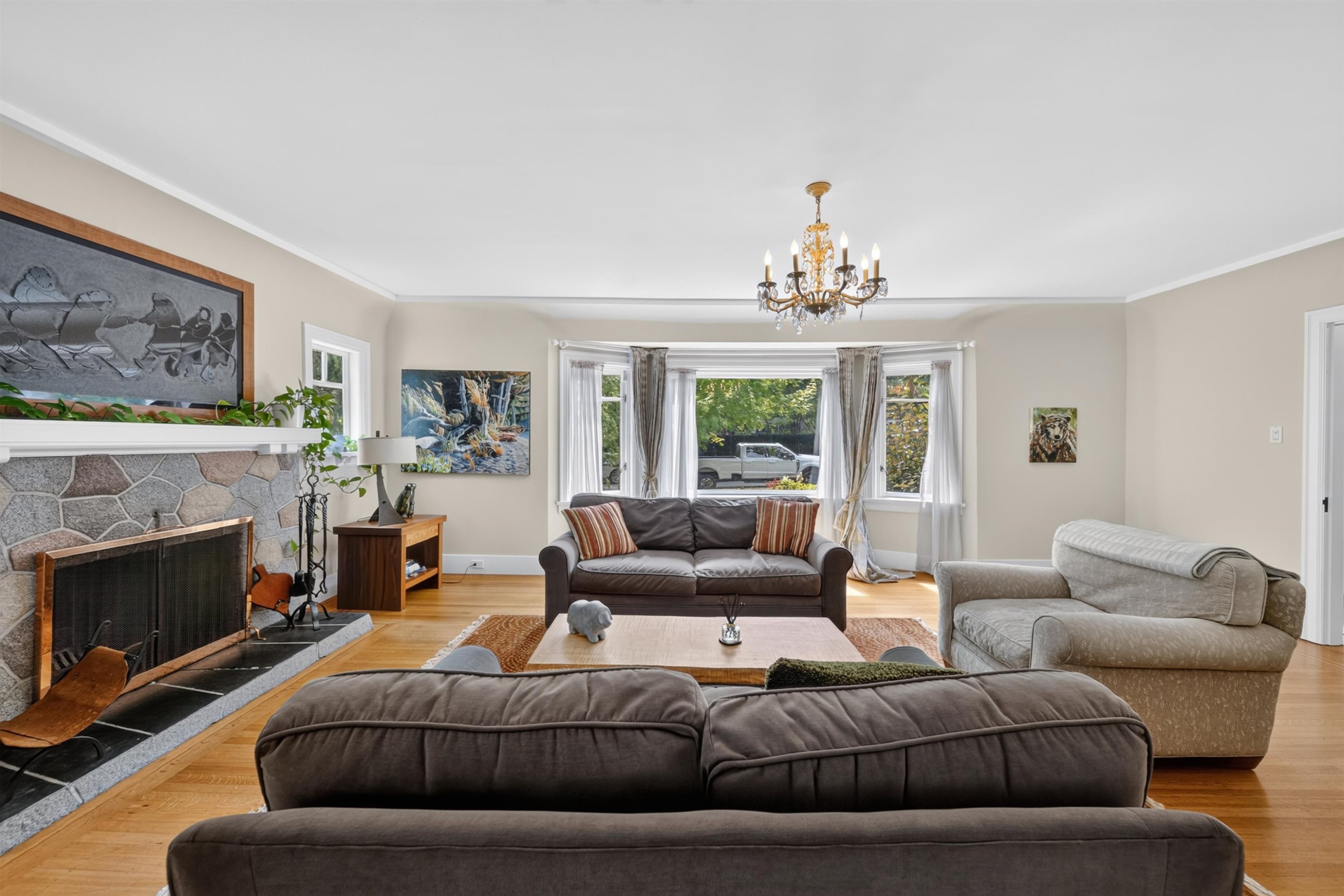 4655 6Th Avenue W, Vancouver, BC - Indoor Photo Showing Living Room With Fireplace