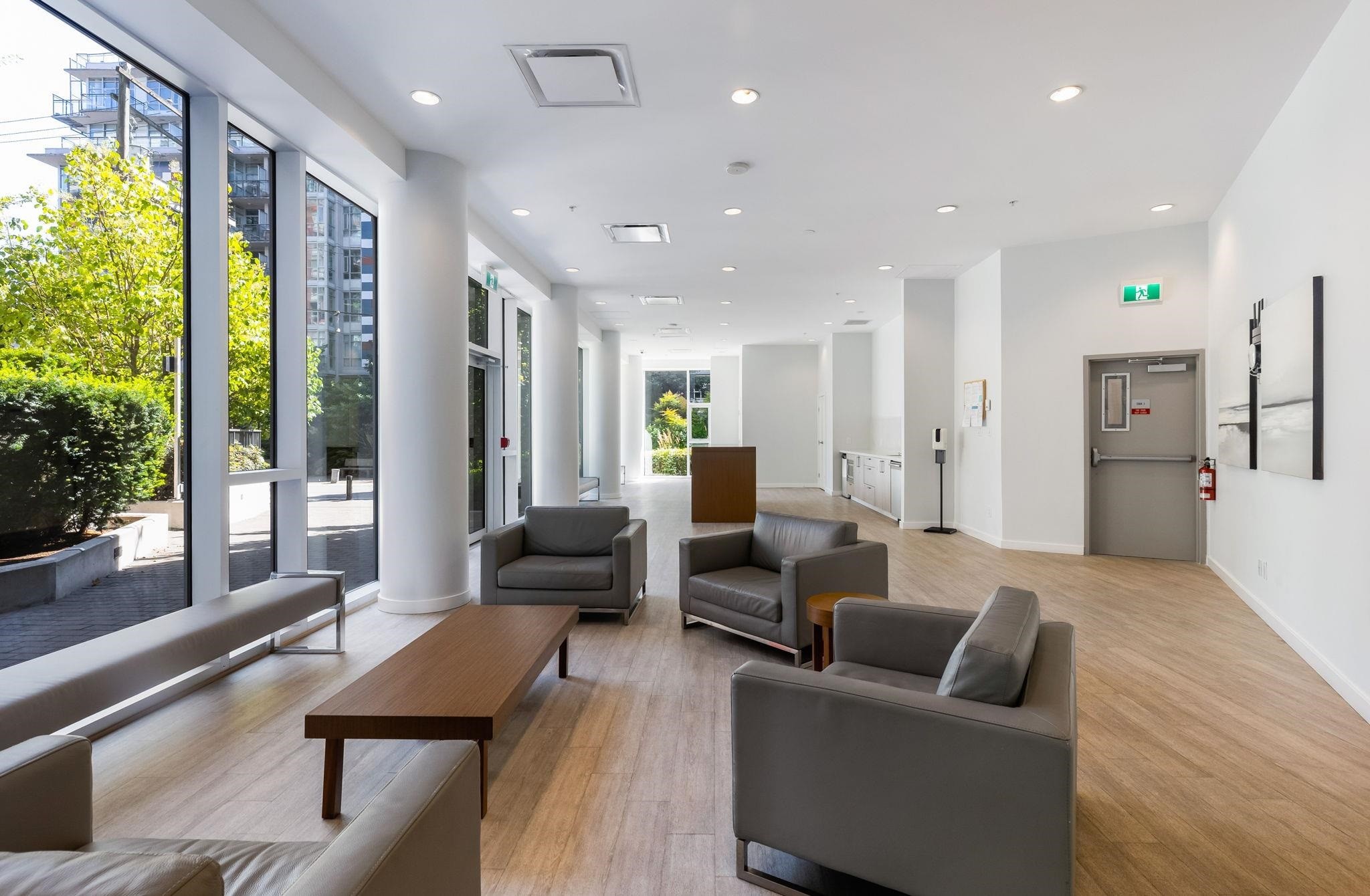62 1St Avenue W, Vancouver, BC - Indoor Photo Showing Living Room