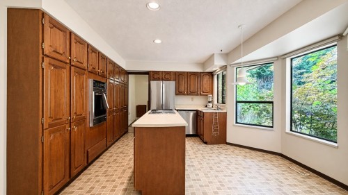 10179 Lawson Drive, Richmond, BC - Indoor Photo Showing Kitchen