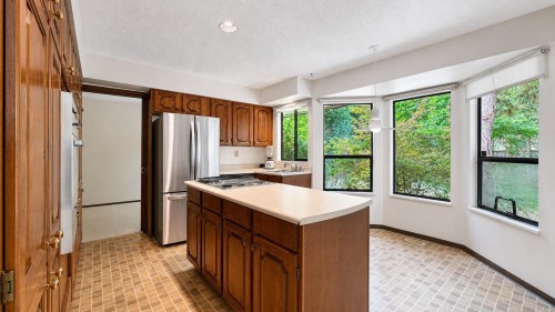 10179 Lawson Drive, Richmond, BC - Indoor Photo Showing Kitchen