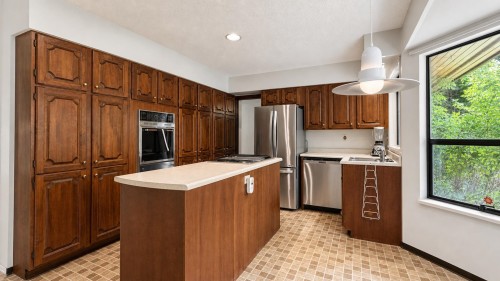 10179 Lawson Drive, Richmond, BC - Indoor Photo Showing Kitchen
