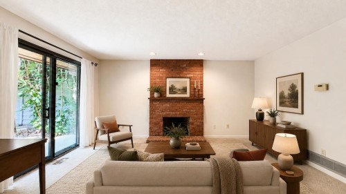 10179 Lawson Drive, Richmond, BC - Indoor Photo Showing Living Room With Fireplace