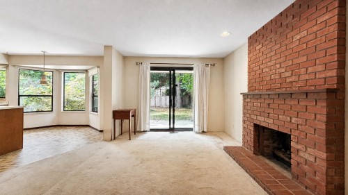 10179 Lawson Drive, Richmond, BC - Indoor With Fireplace