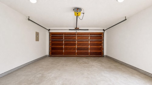 10179 Lawson Drive, Richmond, BC - Indoor Photo Showing Garage