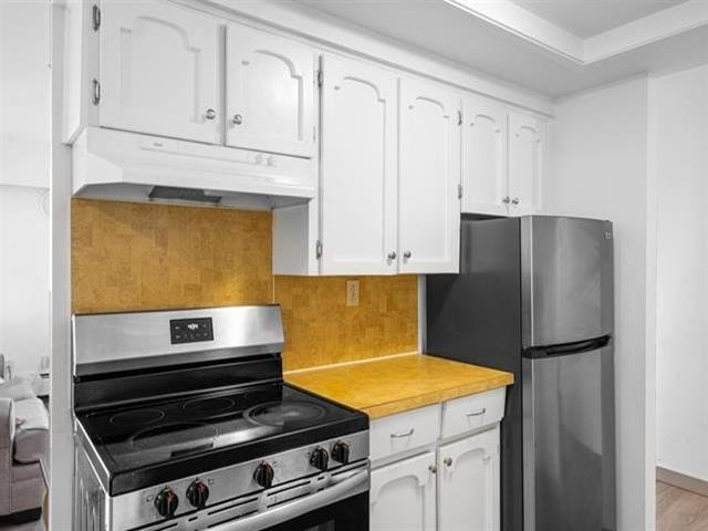 301-11957 223 Street, Maple Ridge, BC - Indoor Photo Showing Kitchen