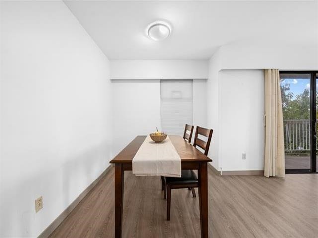 301-11957 223 Street, Maple Ridge, BC - Indoor Photo Showing Dining Room