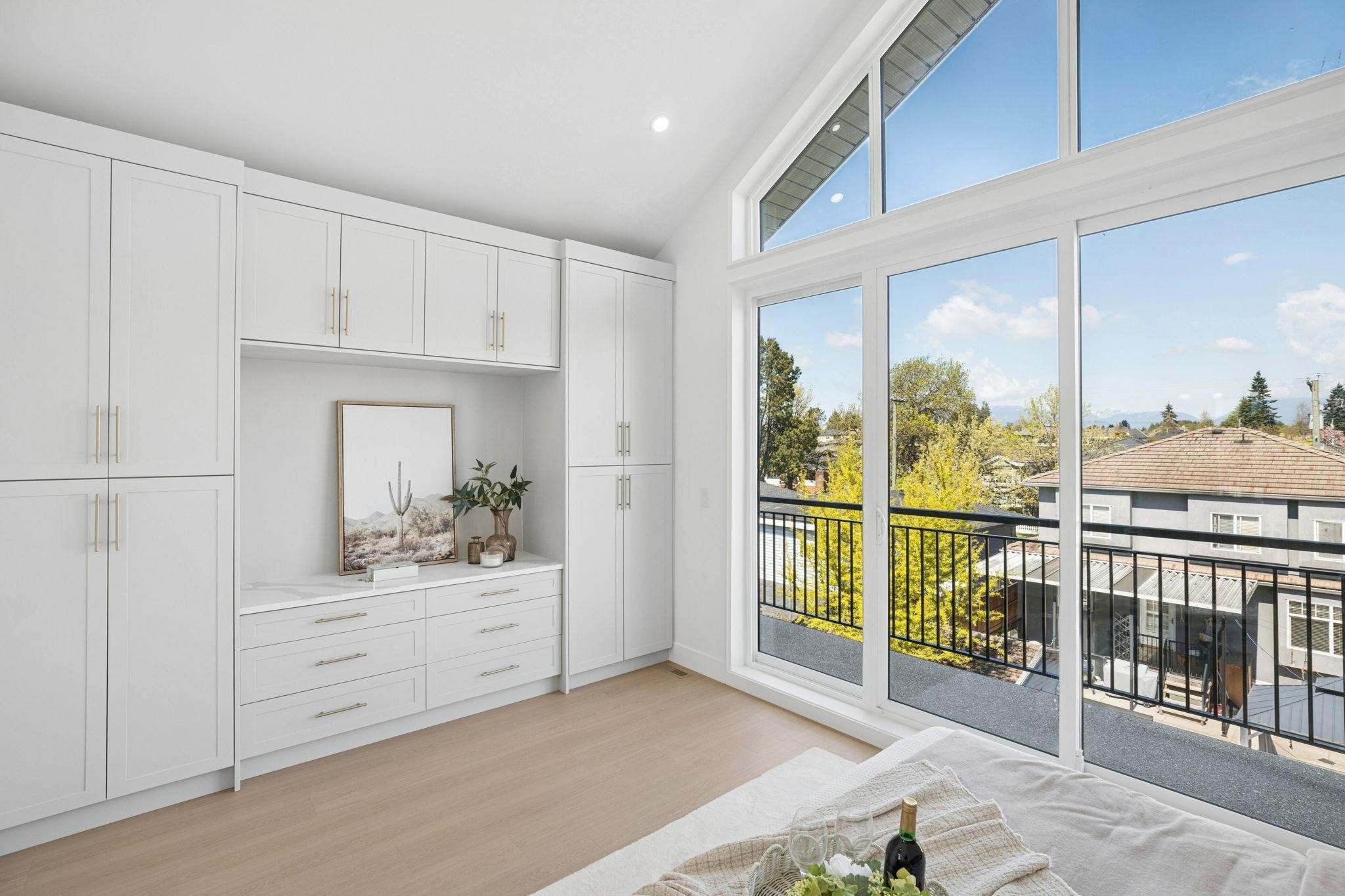 1005 55Th Avenue E, Vancouver, BC - With Balcony With Exterior
