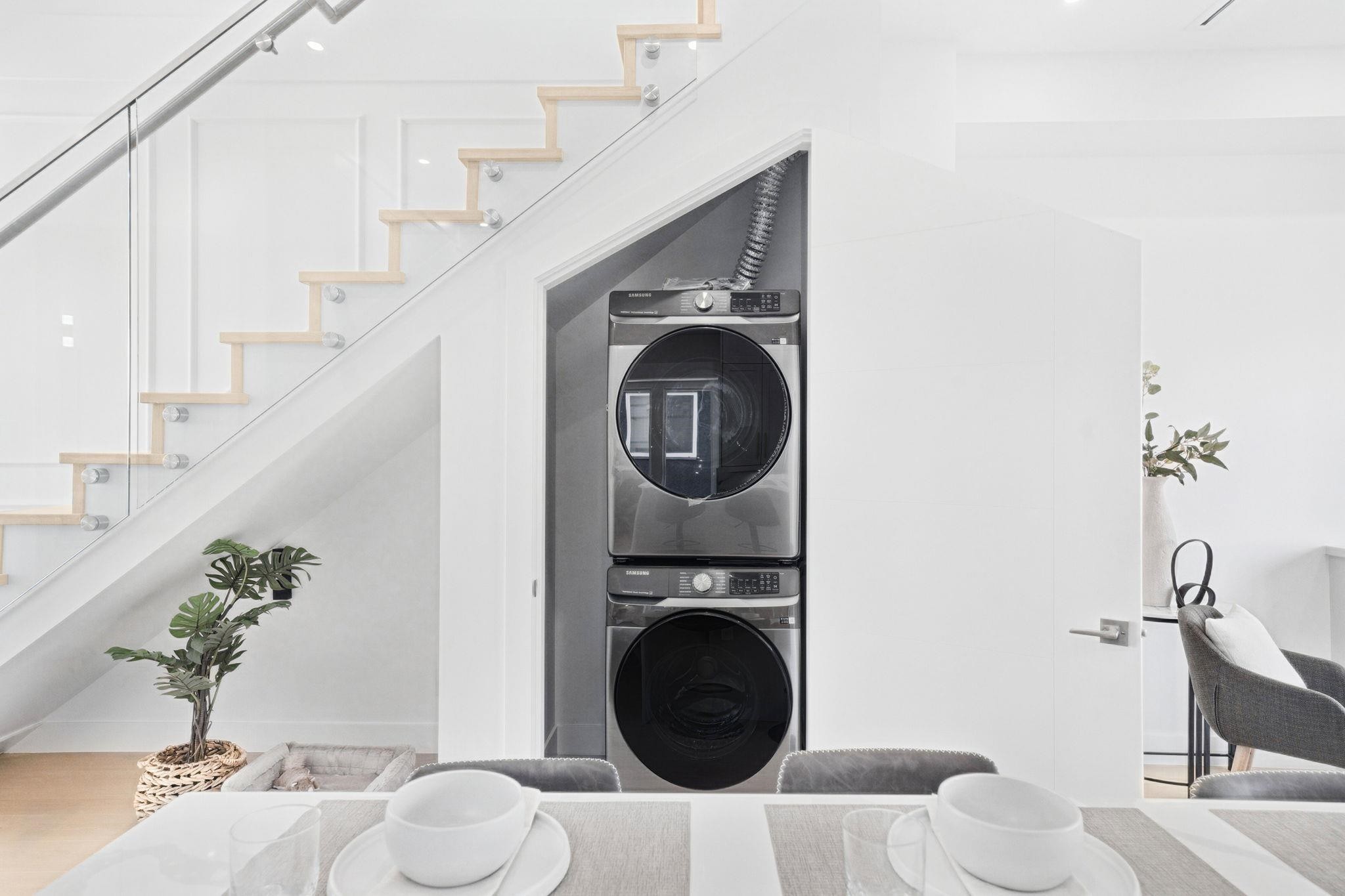 1005 55Th Avenue E, Vancouver, BC - Indoor Photo Showing Laundry Room