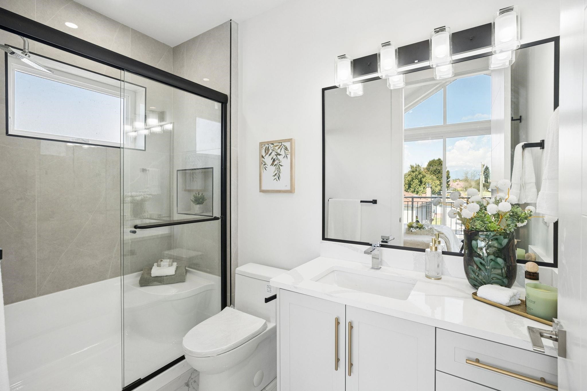 1005 55Th Avenue E, Vancouver, BC - Indoor Photo Showing Bathroom