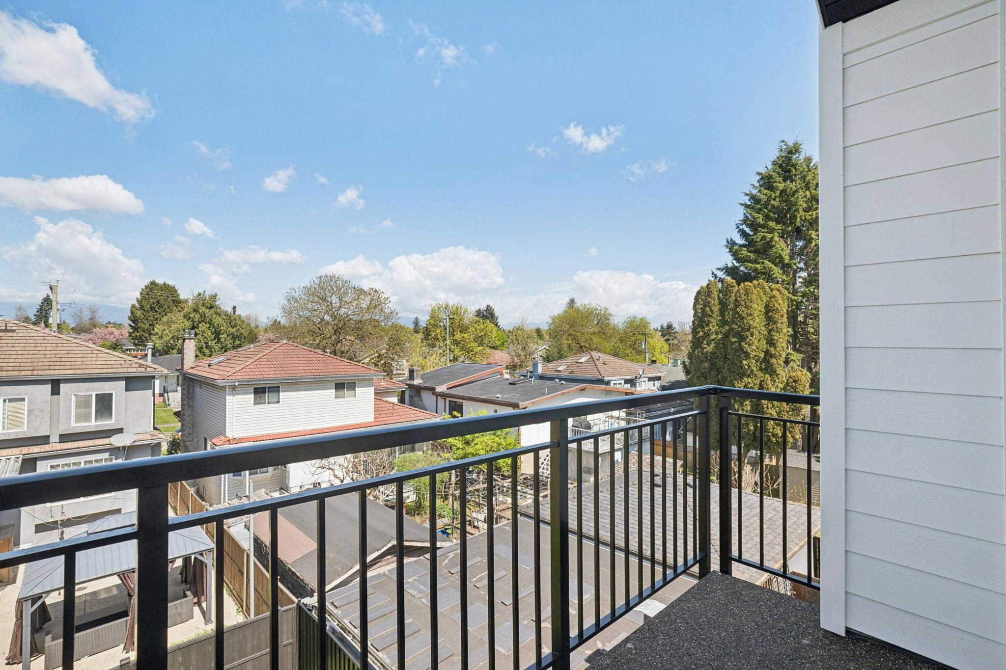 1005 55Th Avenue E, Vancouver, BC - Outdoor With Balcony With Exterior