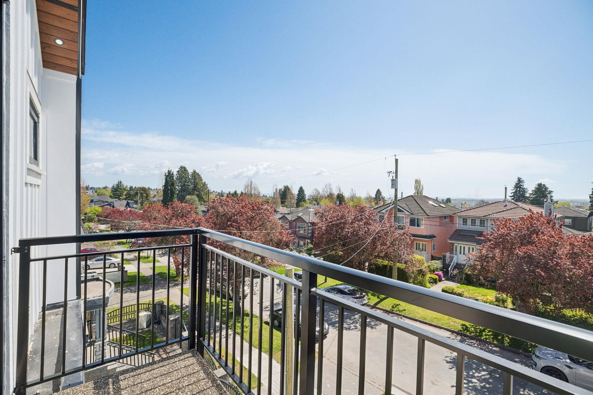 1005 55Th Avenue E, Vancouver, BC - Outdoor With Balcony With Exterior