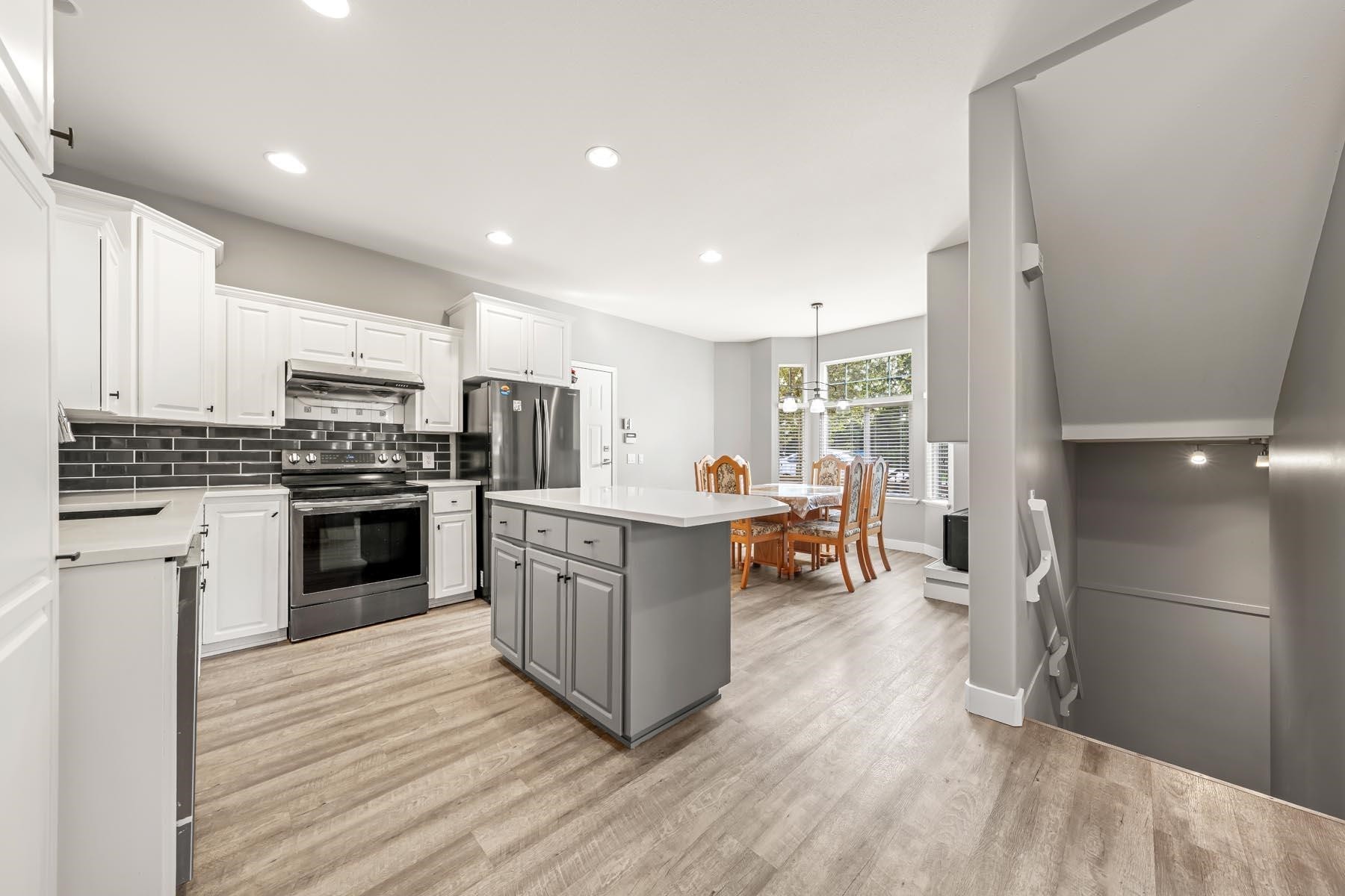 1-11495 Cottonwood Drive, Maple Ridge, BC - Indoor Photo Showing Kitchen With Stainless Steel Kitchen With Double Sink With Upgraded Kitchen