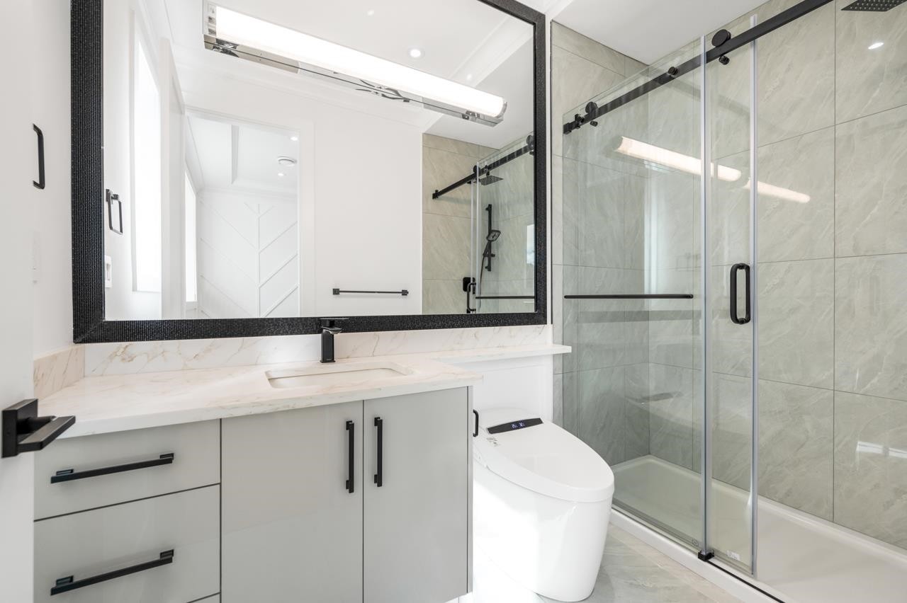 4991 Cabot Drive, Richmond, BC - Indoor Photo Showing Bathroom