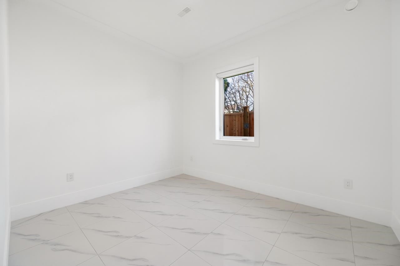 4991 Cabot Drive, Richmond, BC - Indoor Photo Showing Other Room