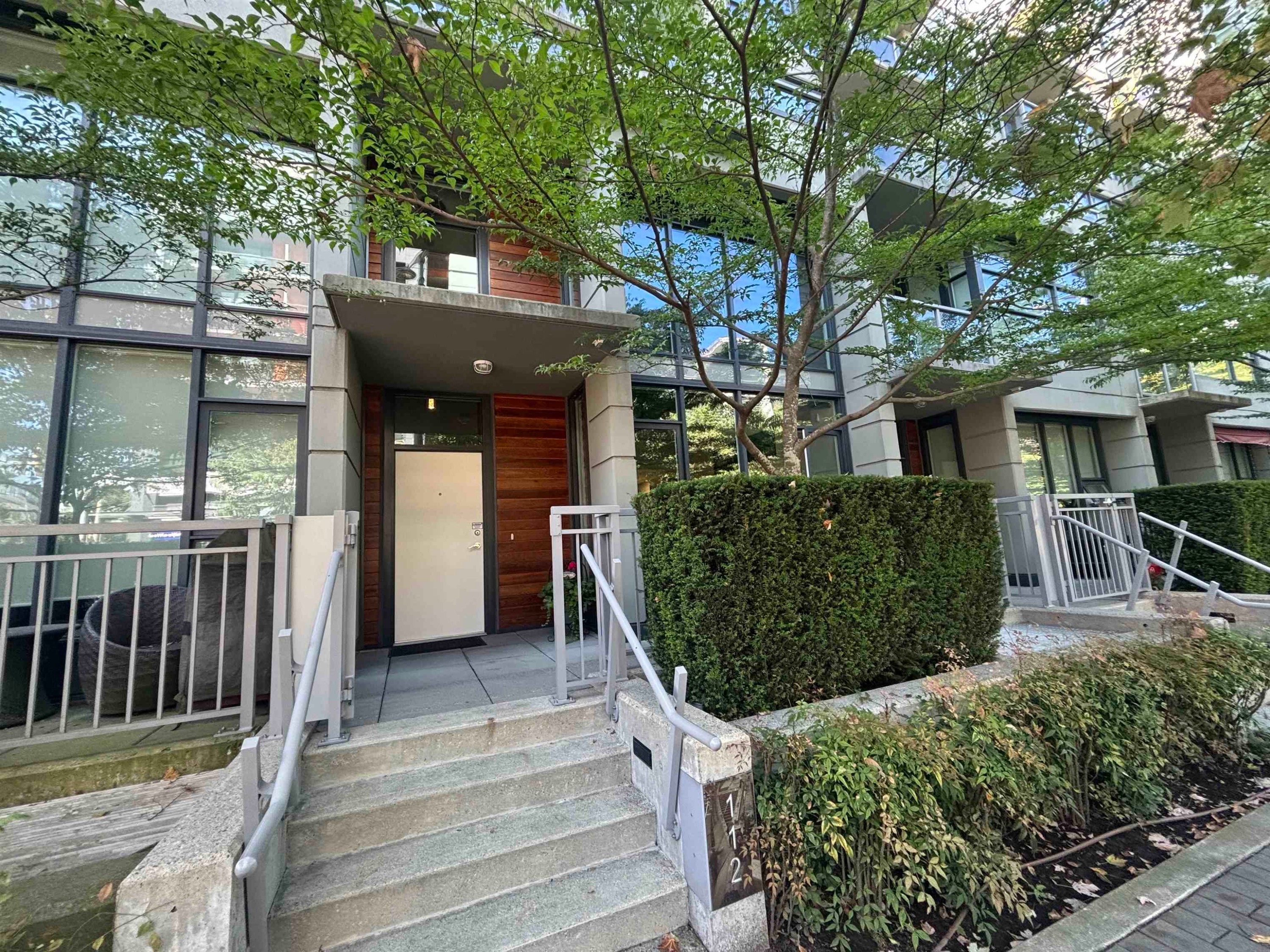 112 1St Avenue W, Vancouver, BC - Outdoor