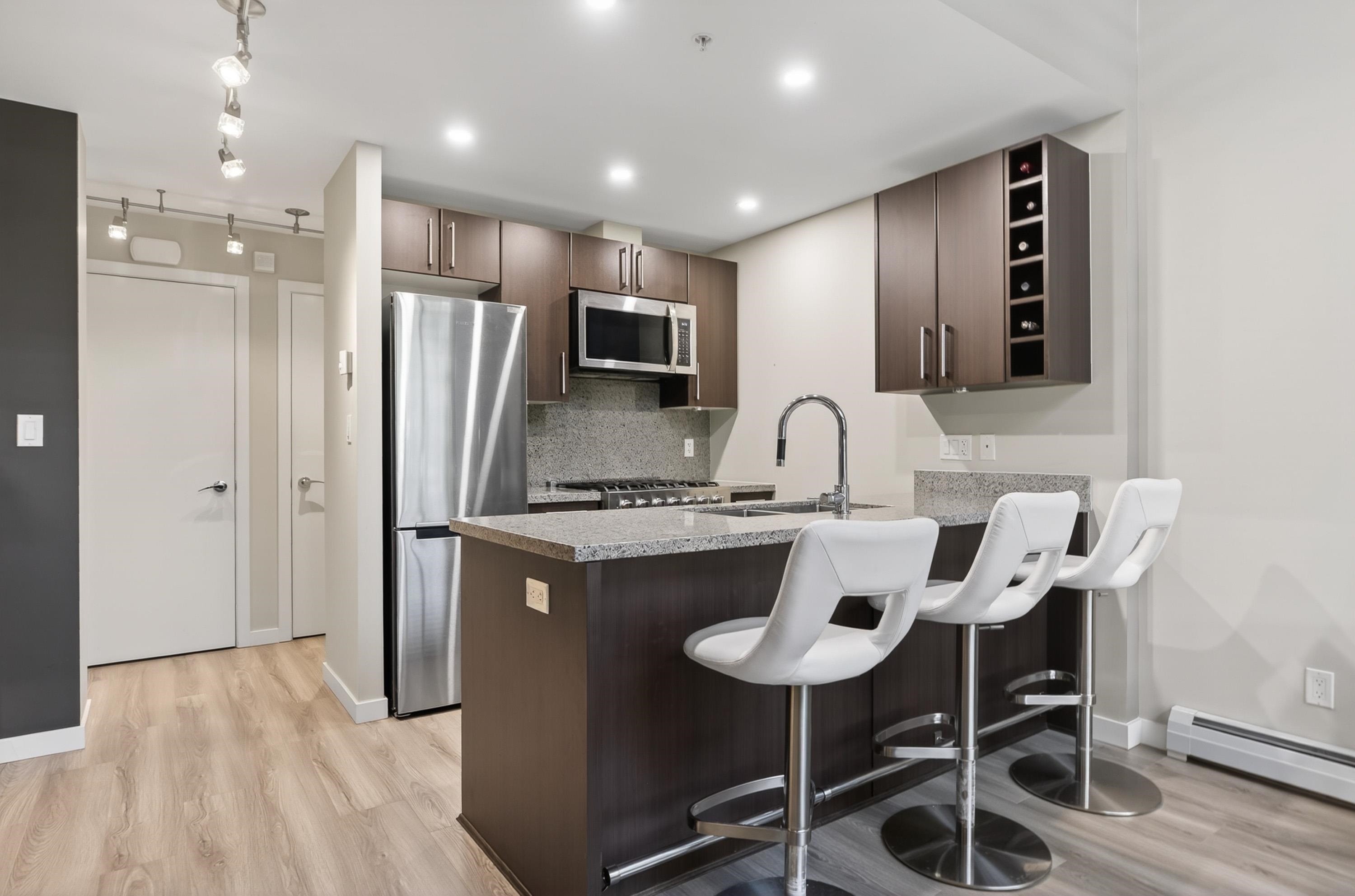 112 1St Avenue W, Vancouver, BC - Indoor Photo Showing Kitchen With Upgraded Kitchen