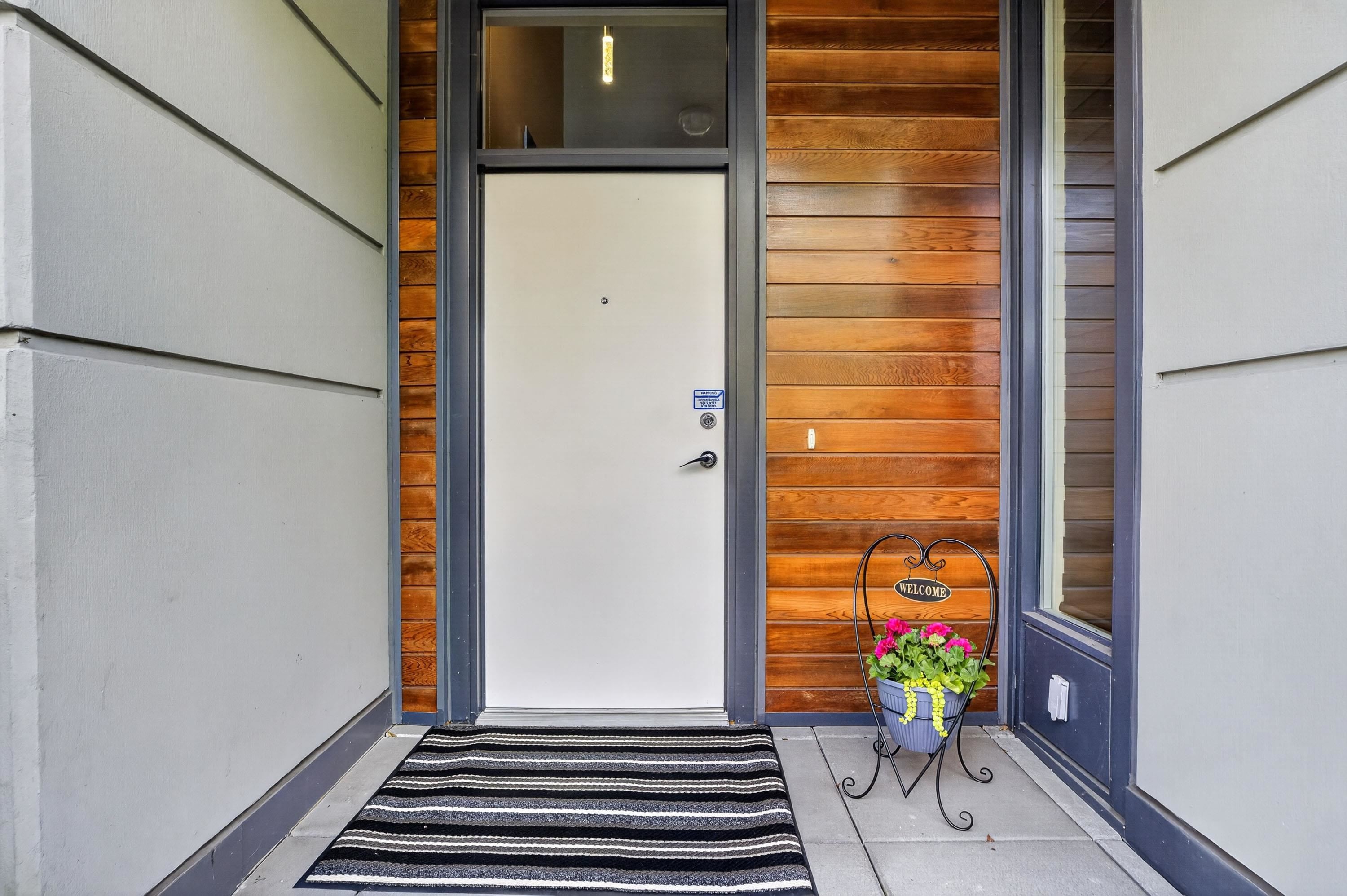 112 1St Avenue W, Vancouver, BC - Outdoor With Exterior
