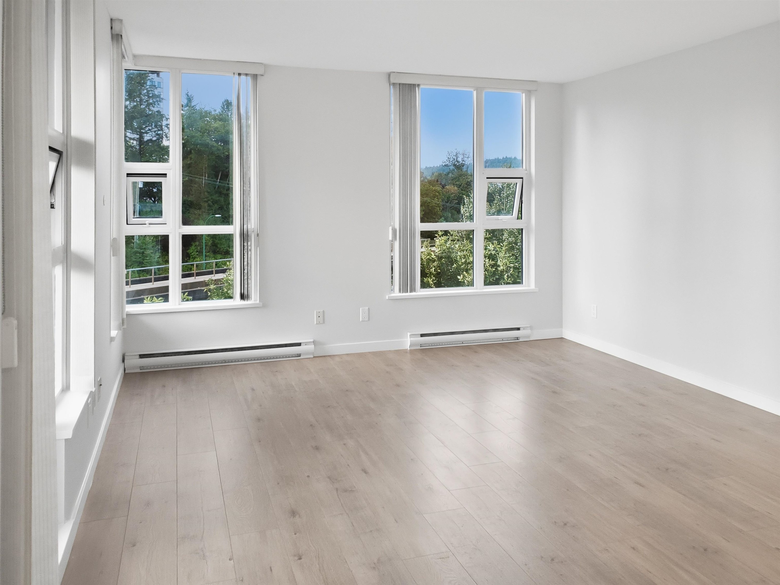 807-2200 Douglas Road, Burnaby, BC - Indoor Photo Showing Other Room