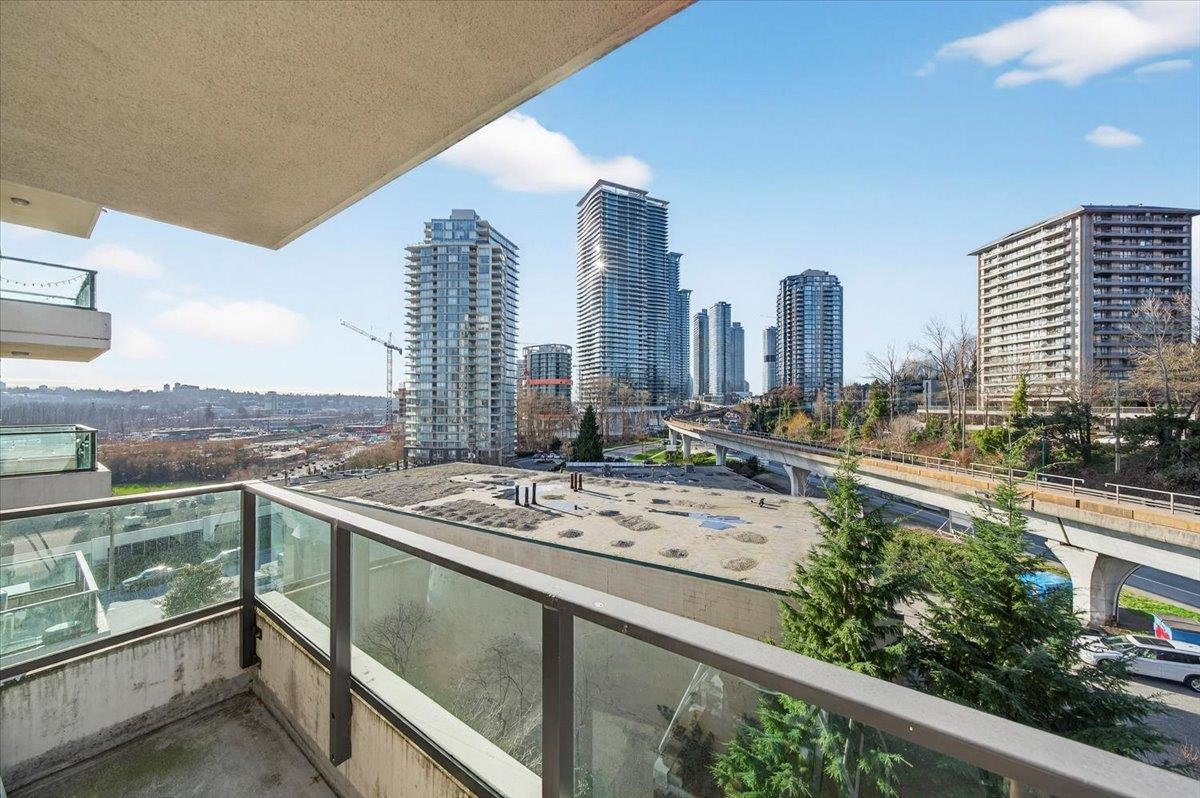 807-2200 Douglas Road, Burnaby, BC - Outdoor With View