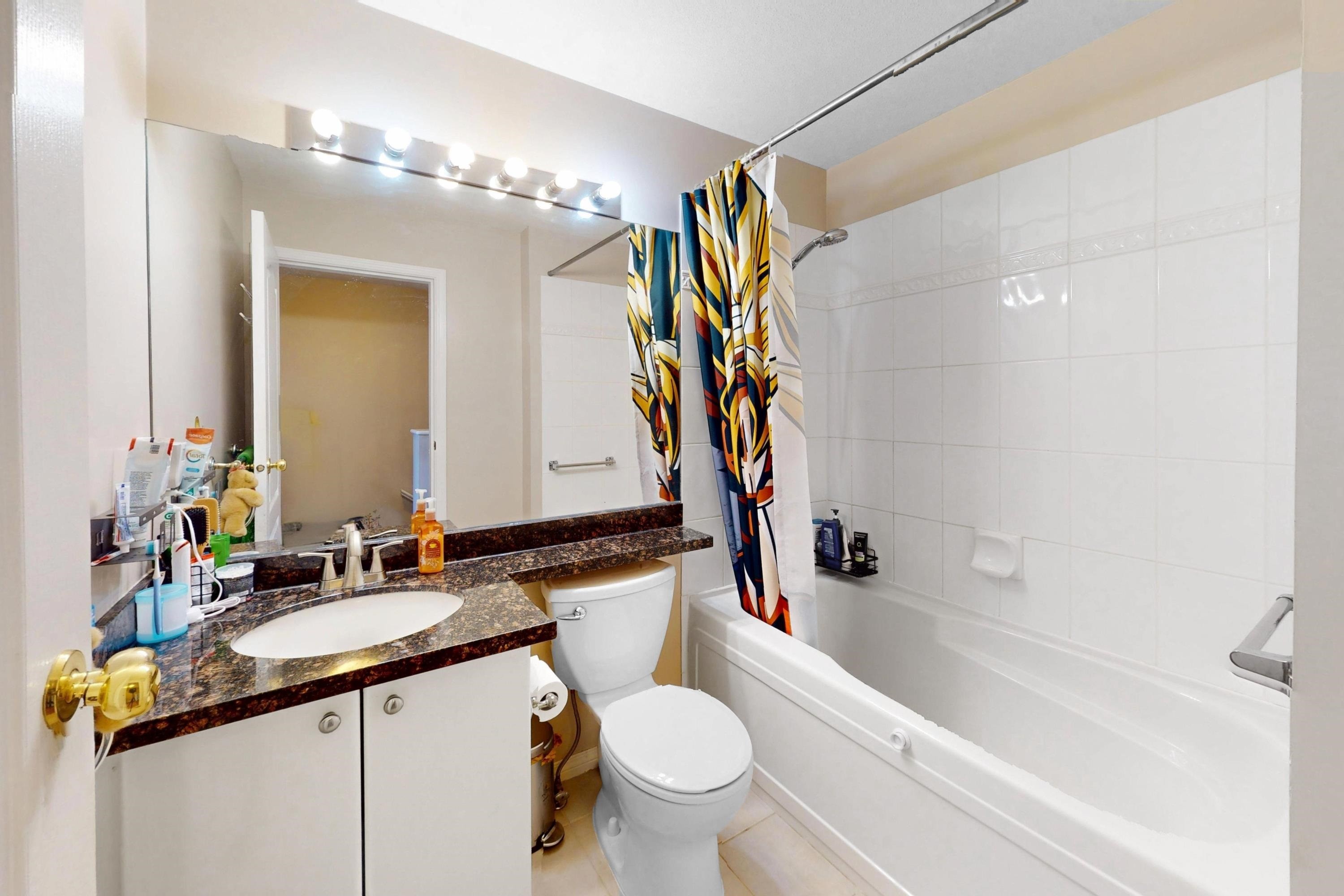 19-7100 Lynnwood Drive, Richmond, BC - Indoor Photo Showing Bathroom