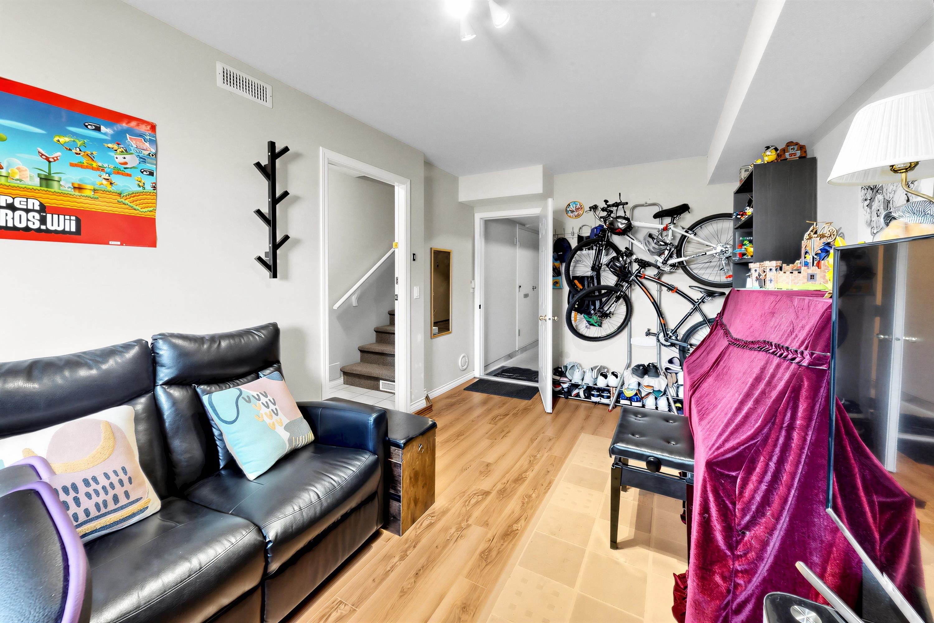 19-7100 Lynnwood Drive, Richmond, BC - Indoor Photo Showing Other Room