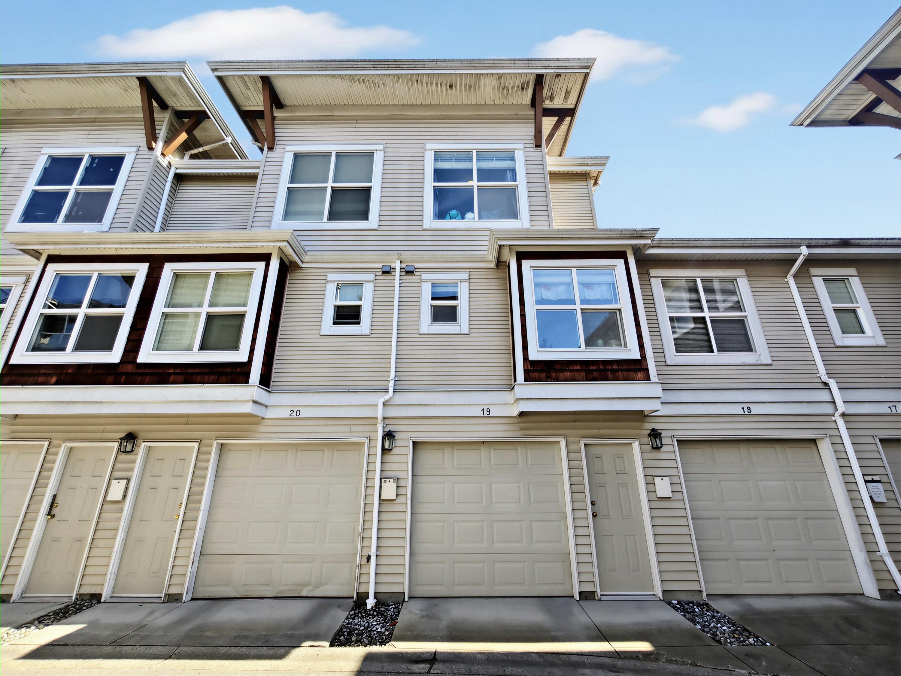 19-7100 Lynnwood Drive, Richmond, BC - Outdoor With Facade