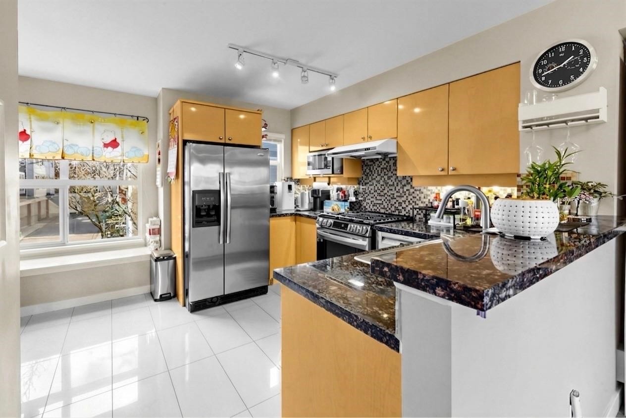 19-7100 Lynnwood Drive, Richmond, BC - Indoor Photo Showing Kitchen