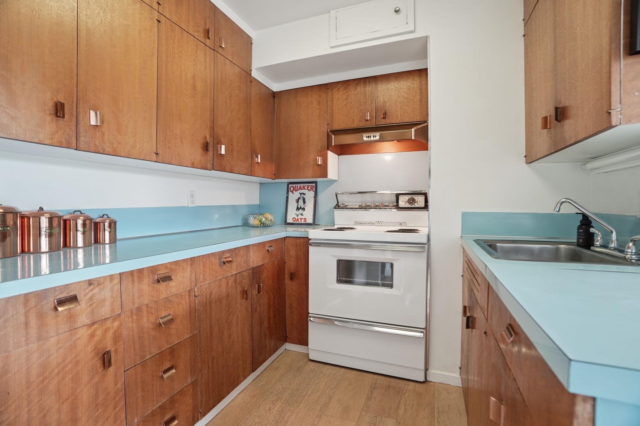 302-710 Chilco Street, Vancouver, BC - Indoor Photo Showing Kitchen