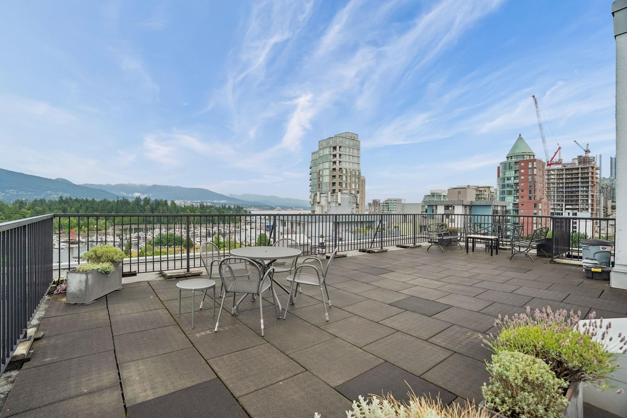 302-710 Chilco Street, Vancouver, BC - Outdoor