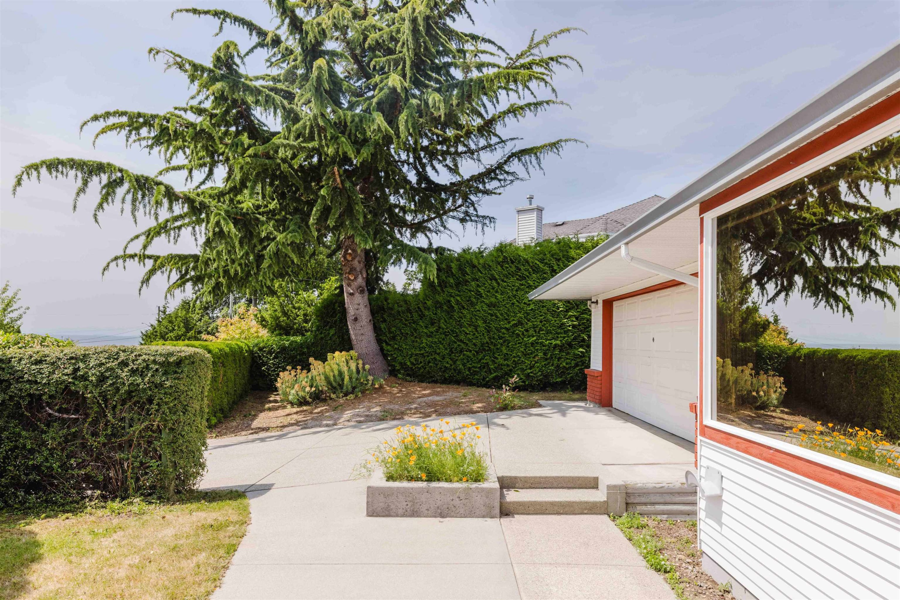 5078 Bay Road, Sechelt, BC - Outdoor