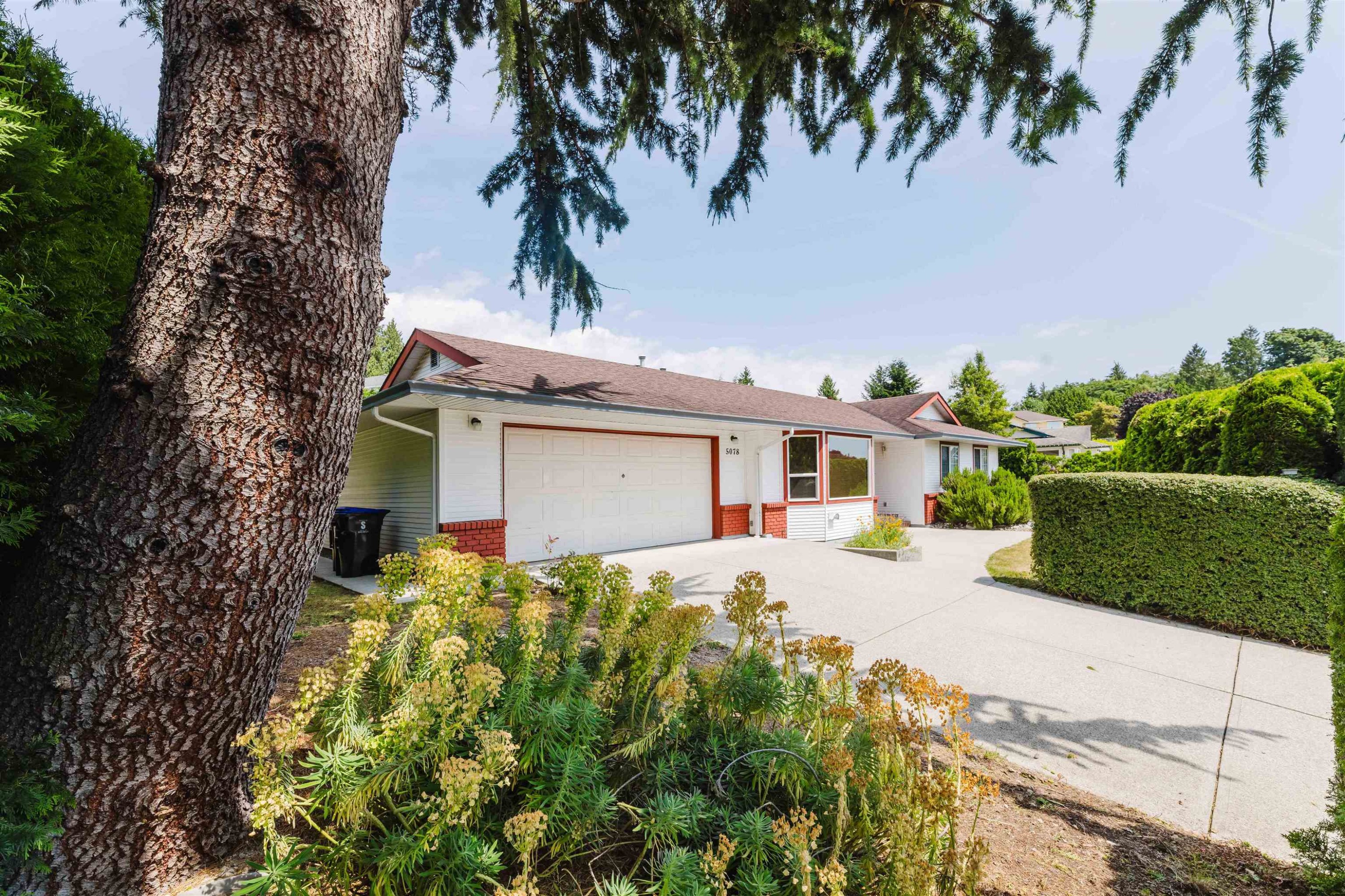 5078 Bay Road, Sechelt, BC - Outdoor